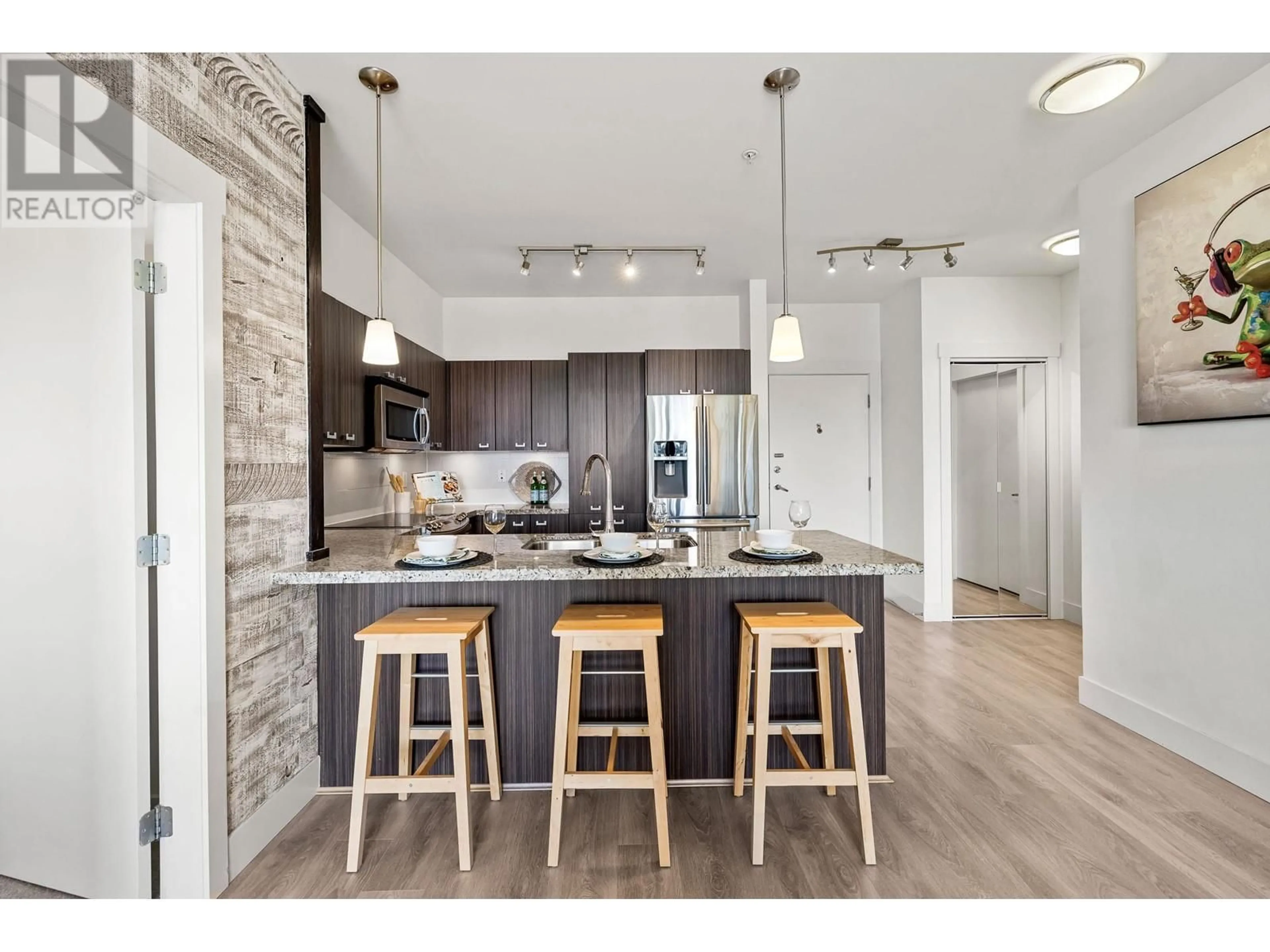Open concept kitchen, unknown for 106 - 709 TWELFTH STREET, New Westminster British Columbia V3M4J7