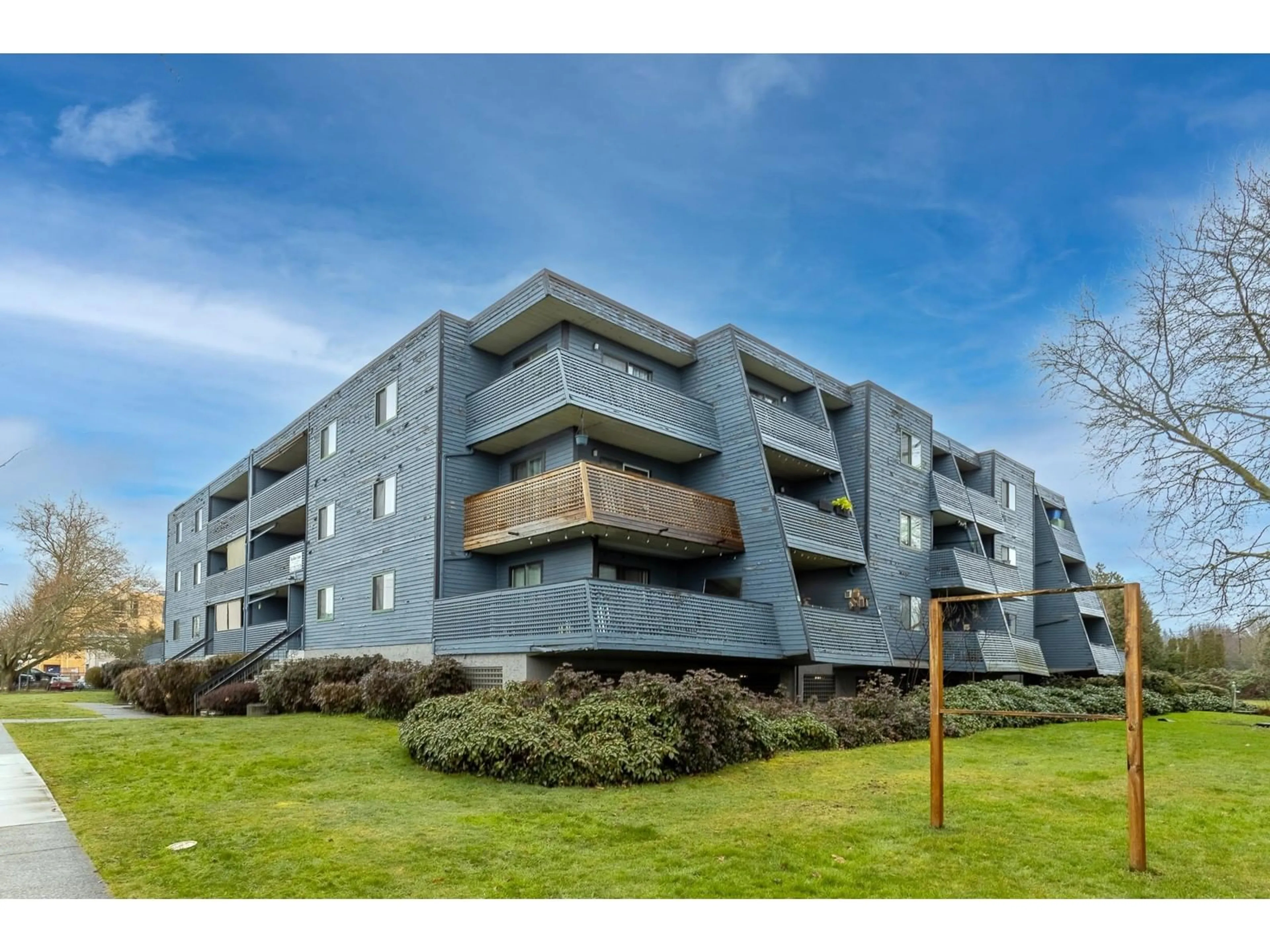 A pic from outside/outdoor area/front of a property/back of a property/a pic from drone, building for 113 - 5906 176A, Surrey British Columbia V3S4H7