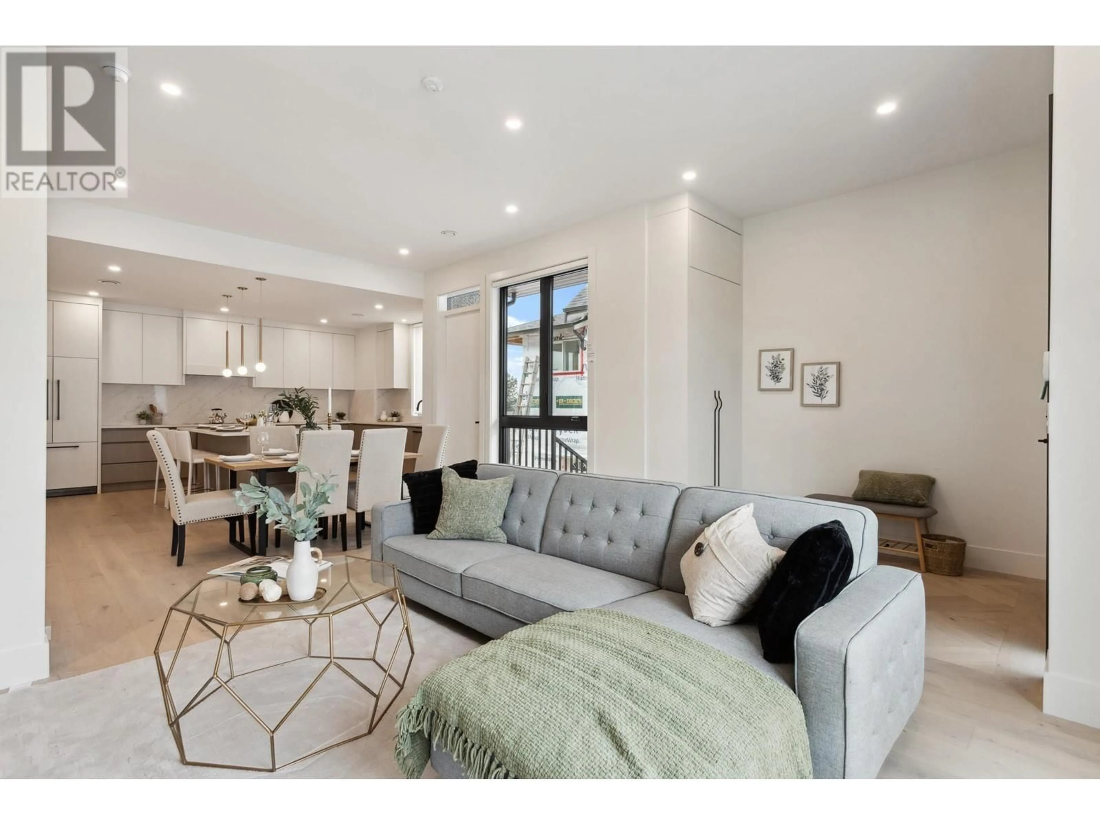 Living room with furniture, unknown for 101 - 1038 DELESTRE AVENUE, Coquitlam British Columbia V3K2H2