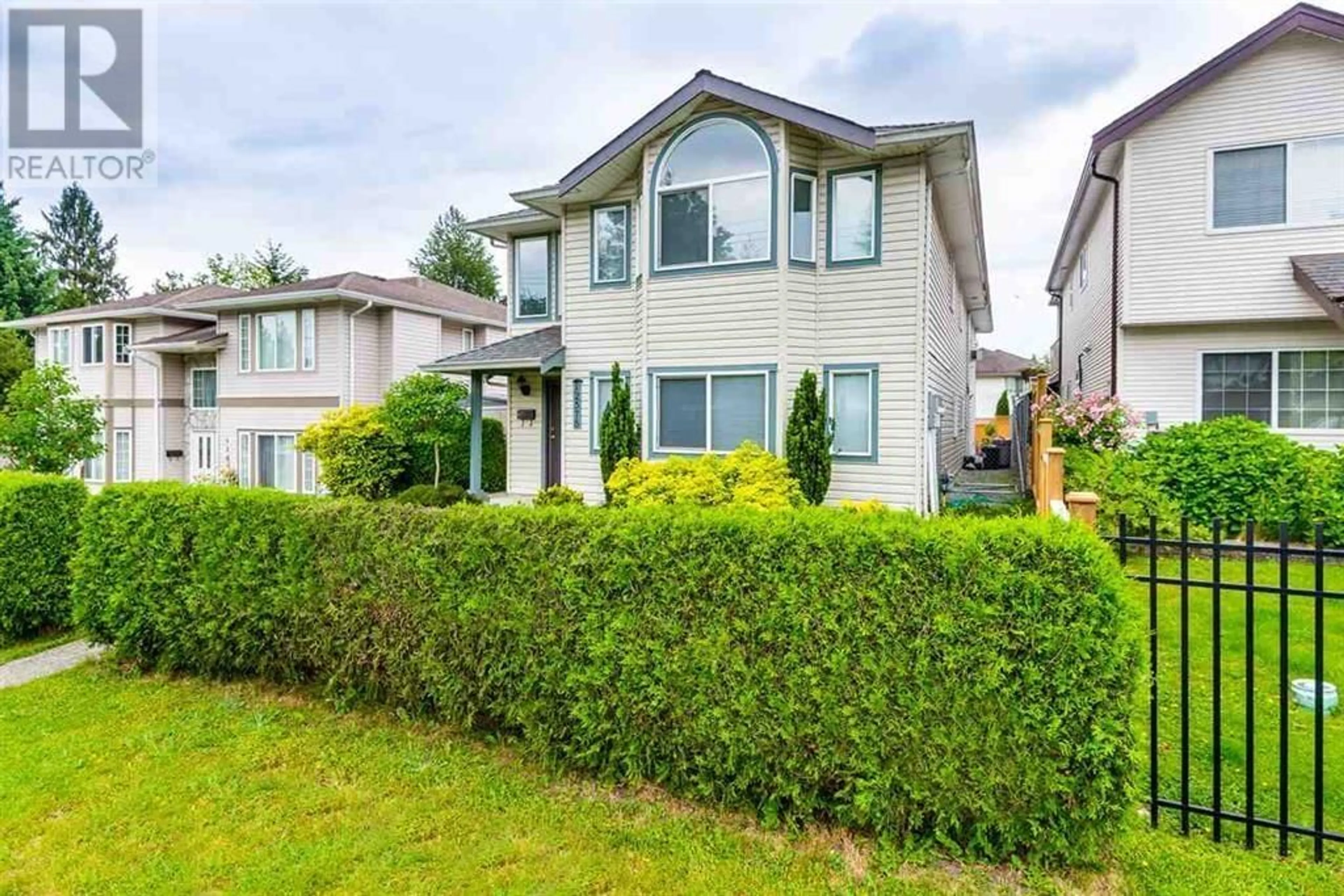 Home with vinyl exterior material, street for 12578 224 STREET, Maple Ridge British Columbia V2X6C1