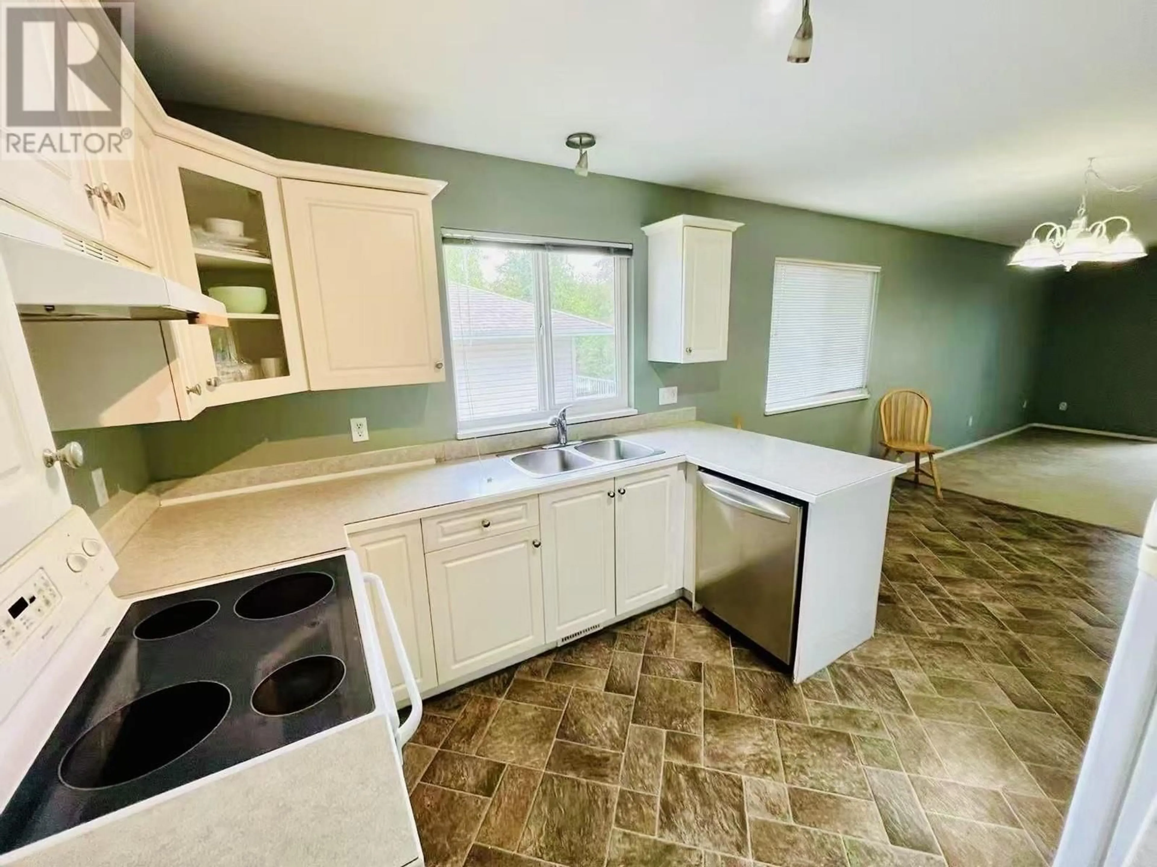 Standard kitchen, ceramic/tile floor for 12578 224 STREET, Maple Ridge British Columbia V2X6C1
