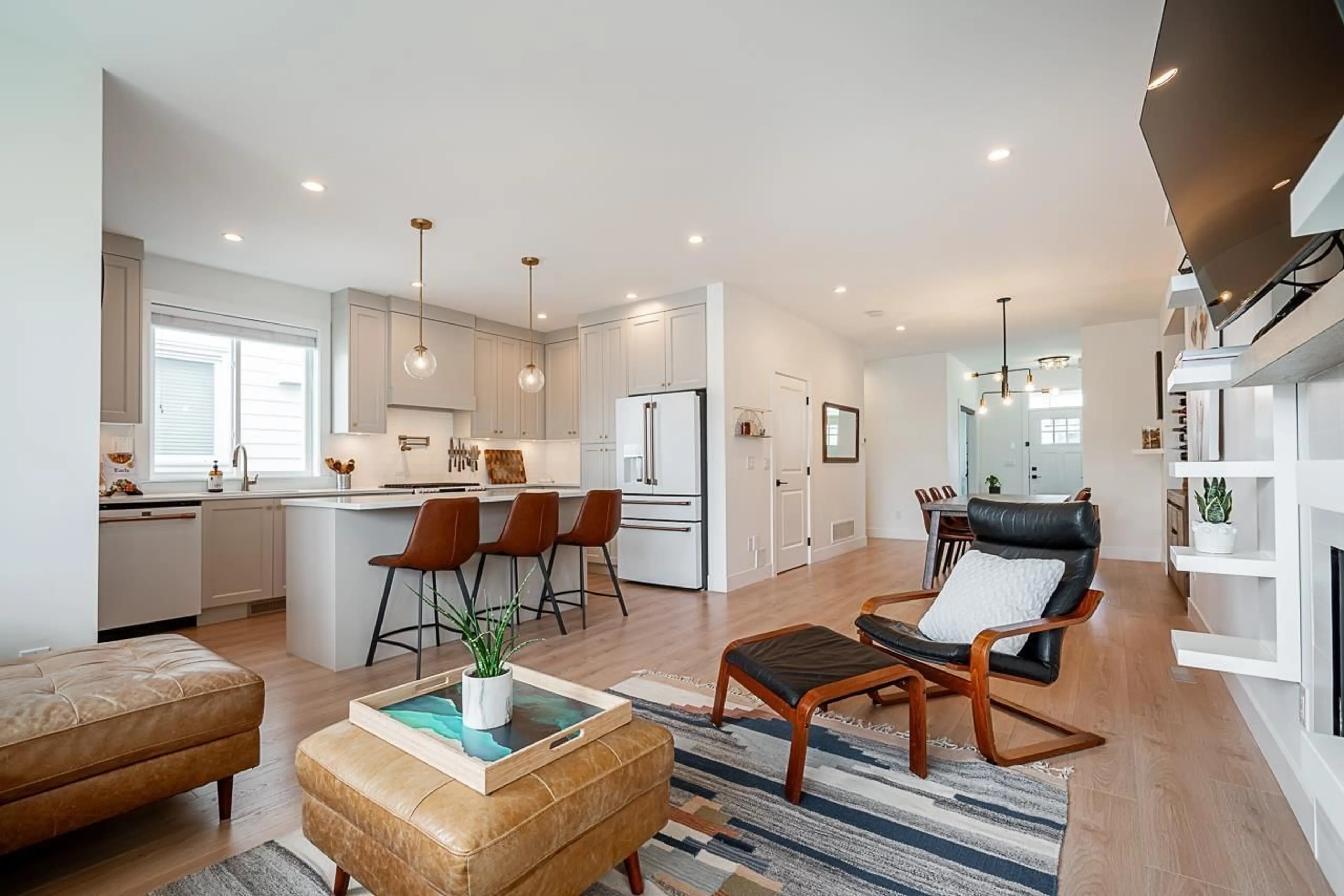 Open concept kitchen, unknown for 16786 21A, Surrey British Columbia V3Z0M3