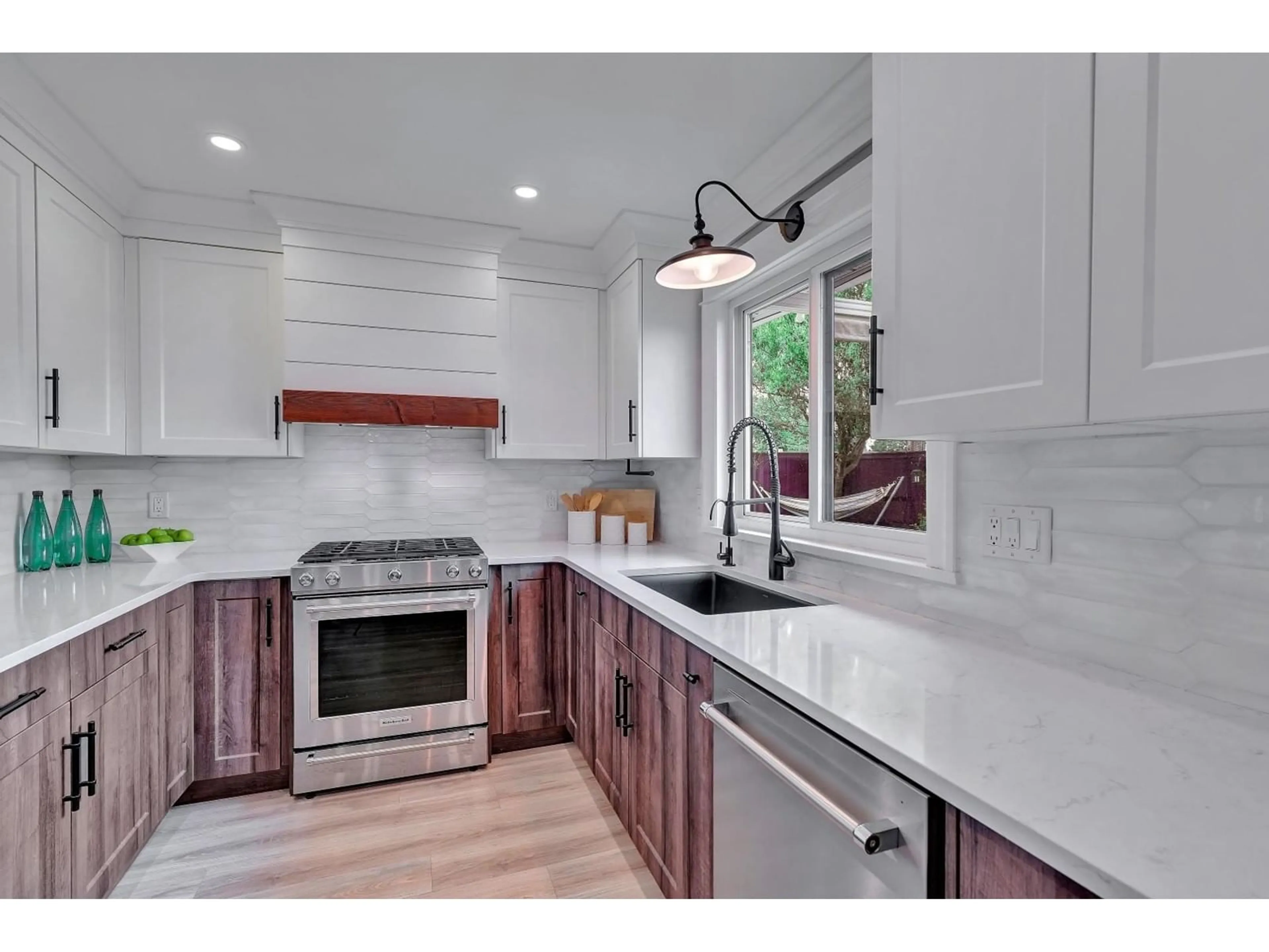 Open concept kitchen, unknown for 21241 95, Langley British Columbia V1M1M9