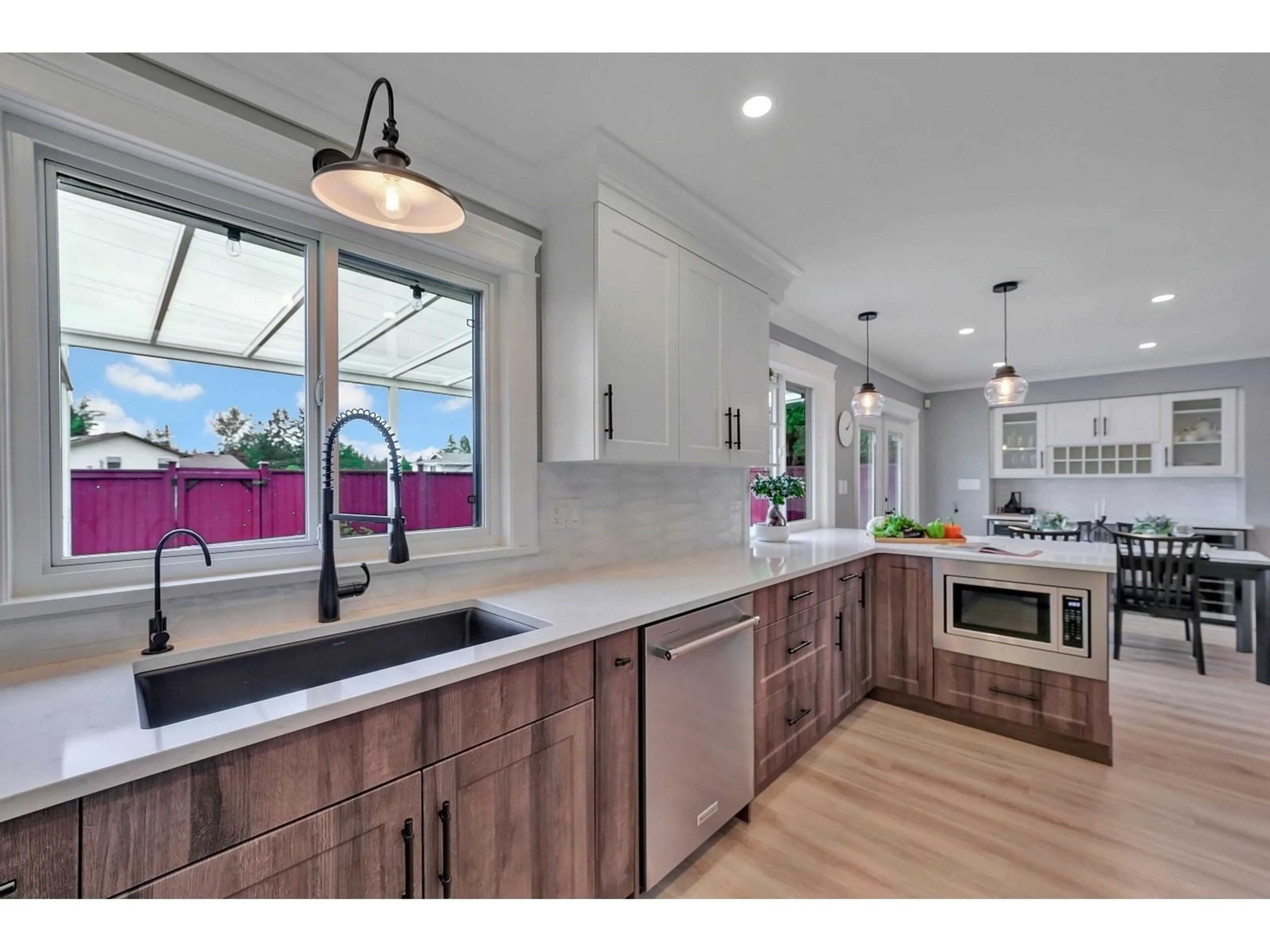 Open concept kitchen, unknown for 21241 95, Langley British Columbia V1M1M9