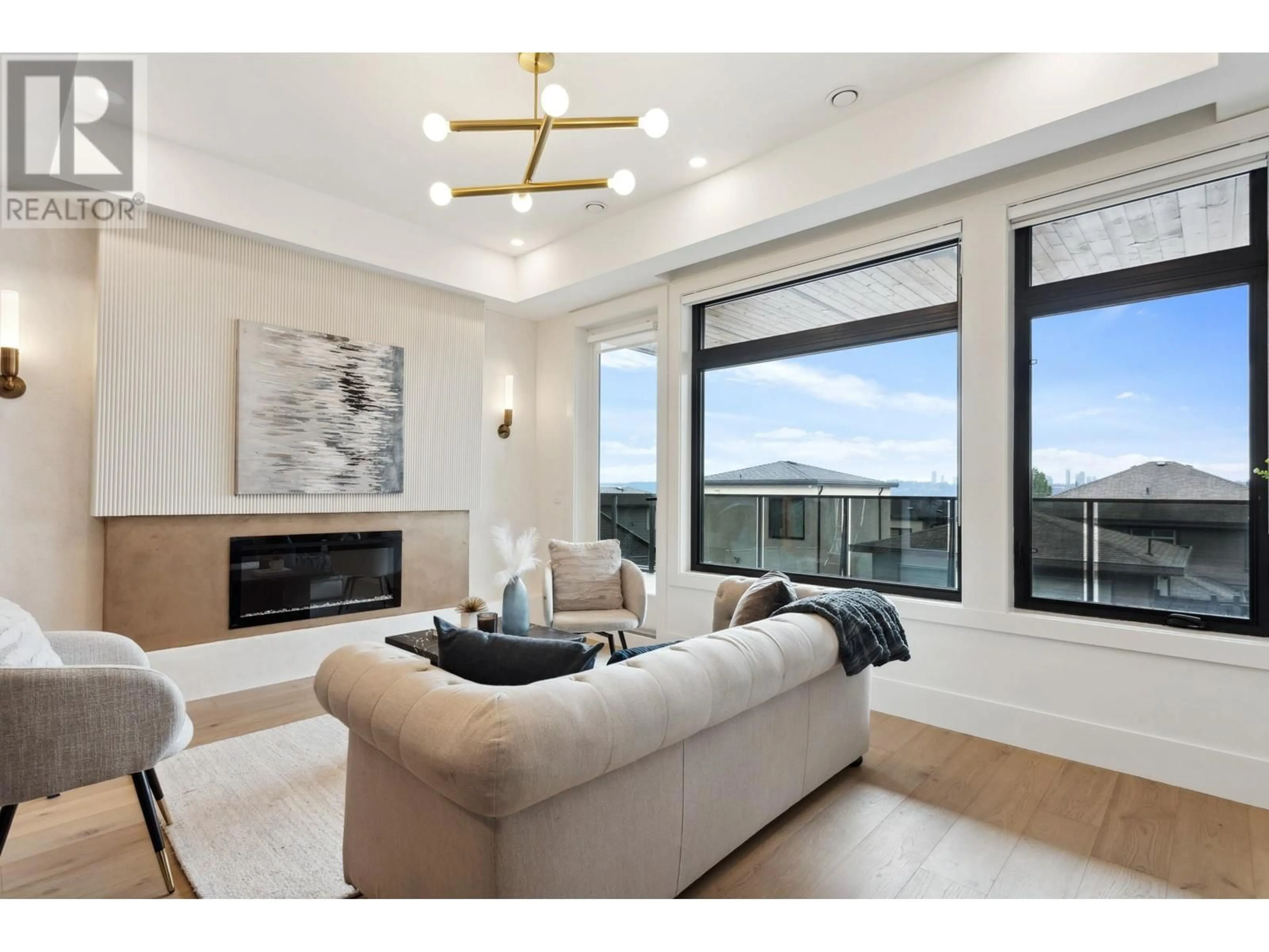 Living room with furniture, unknown for 104 - 1038 DELESTRE AVENUE, Coquitlam British Columbia V3K2H2