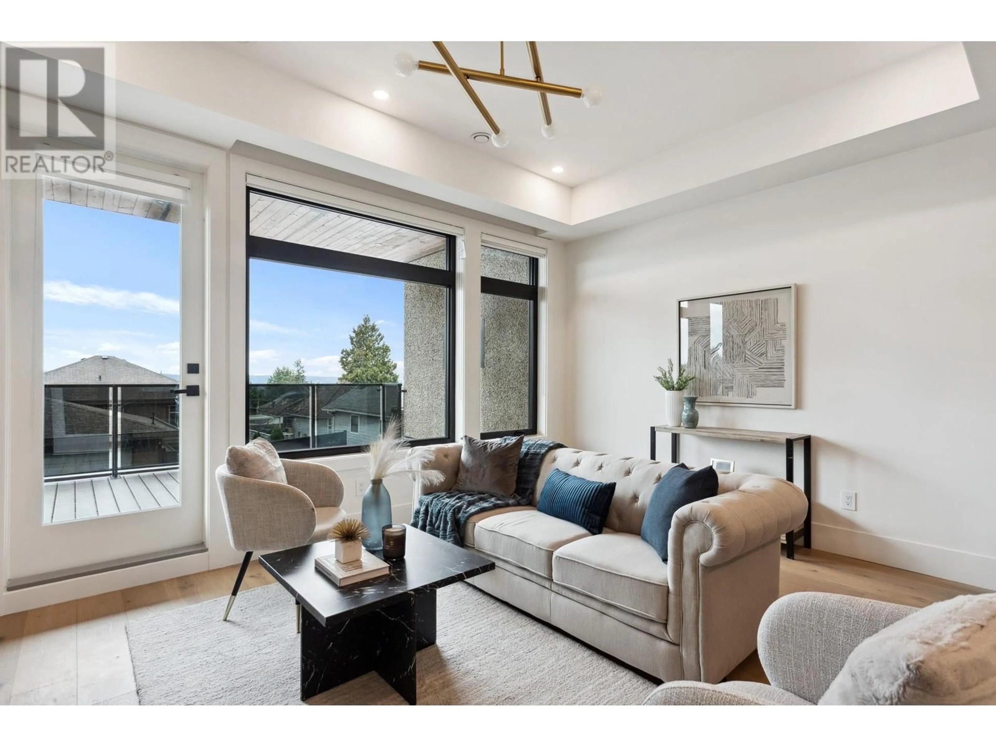 Living room with furniture, unknown for 104 - 1038 DELESTRE AVENUE, Coquitlam British Columbia V3K2H2
