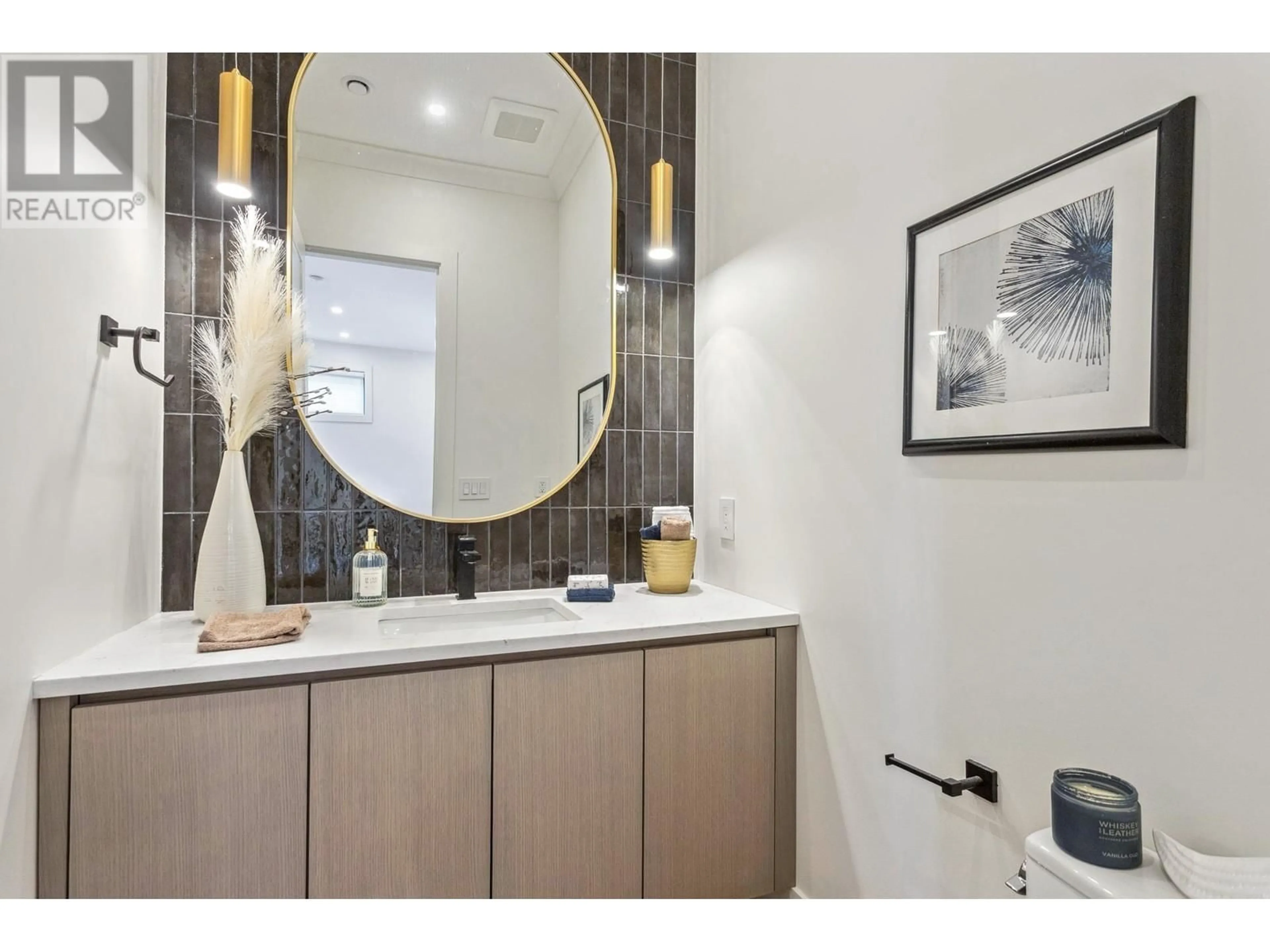 Contemporary bathroom, ceramic/tile floor for 104 - 1038 DELESTRE AVENUE, Coquitlam British Columbia V3K2H2