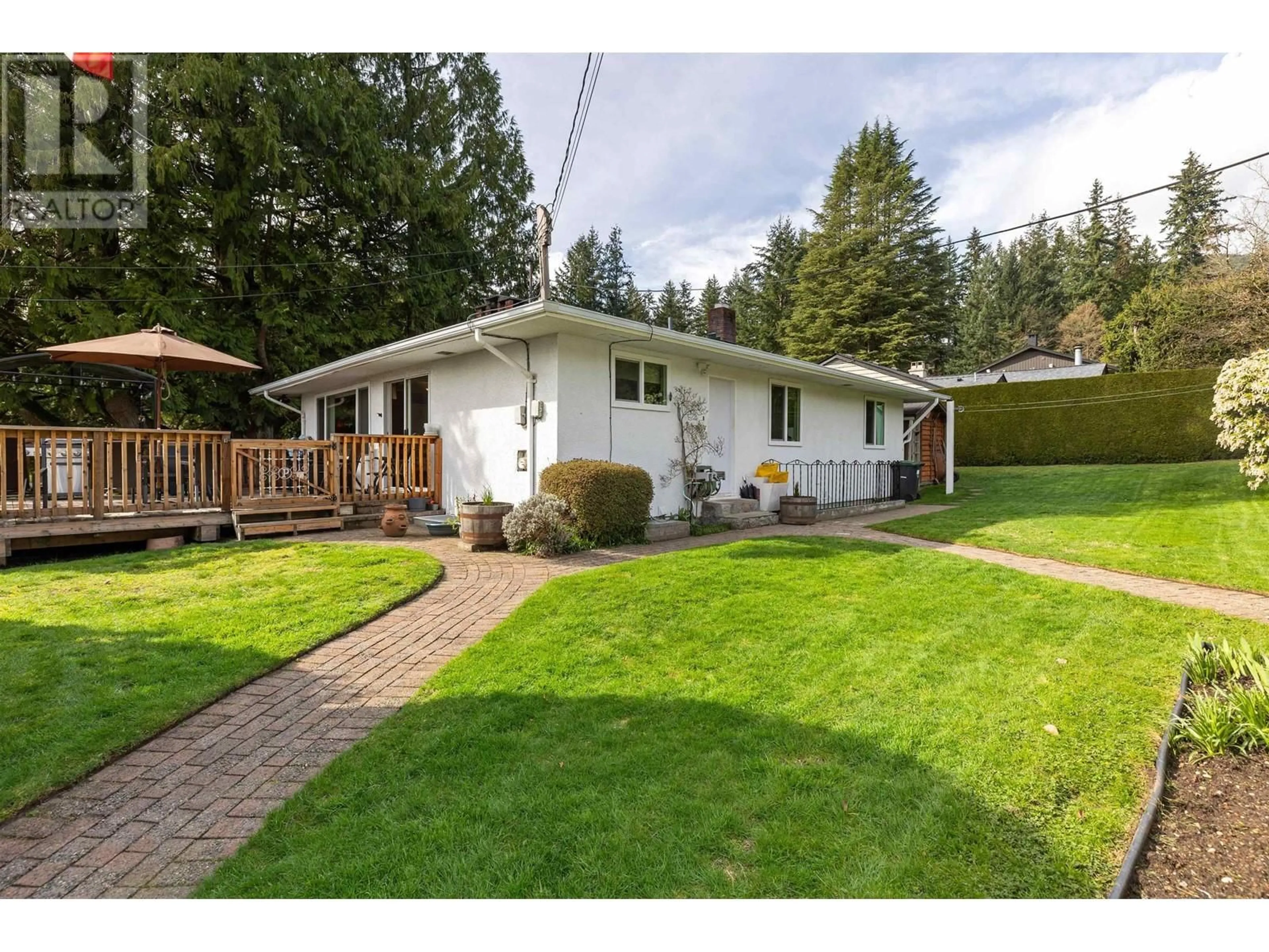 A pic from outside/outdoor area/front of a property/back of a property/a pic from drone, street for 3820 CALDER AVENUE, North Vancouver British Columbia V7N3S3