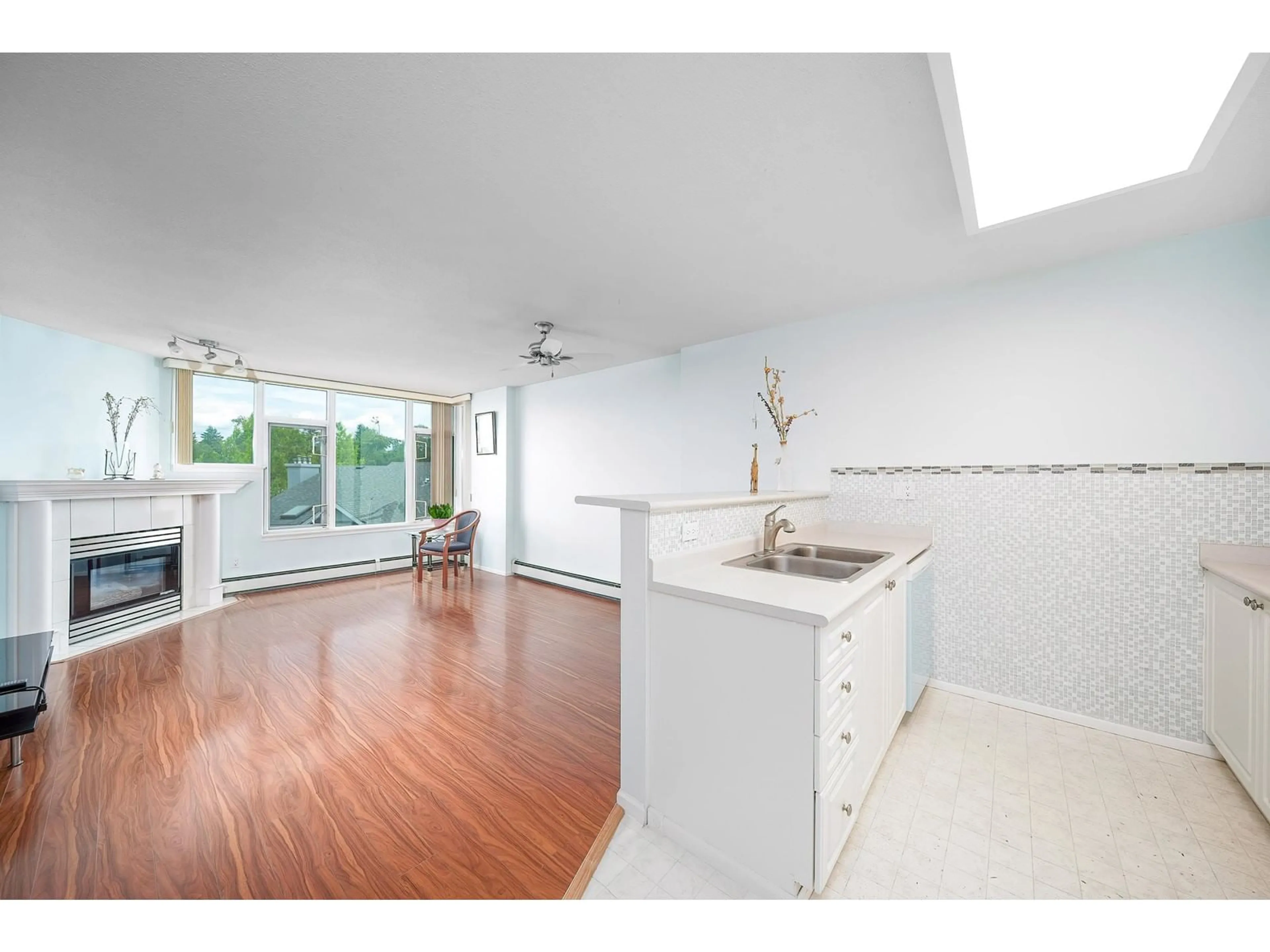 Open concept kitchen, unknown for 405 - 13880 101, Surrey British Columbia V3T5T1