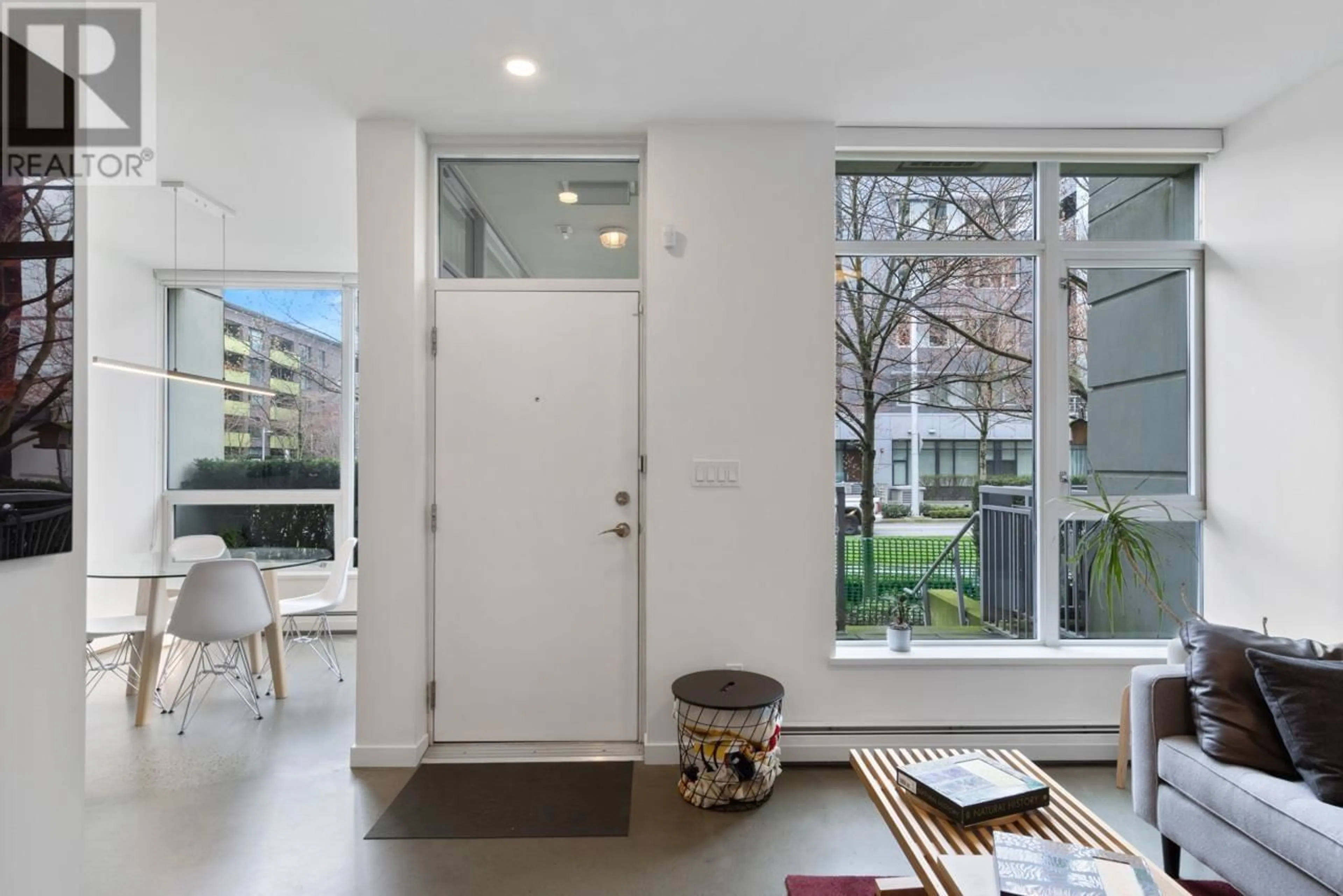 Indoor entryway for 128 1ST AVENUE, Vancouver British Columbia V5Y0H5