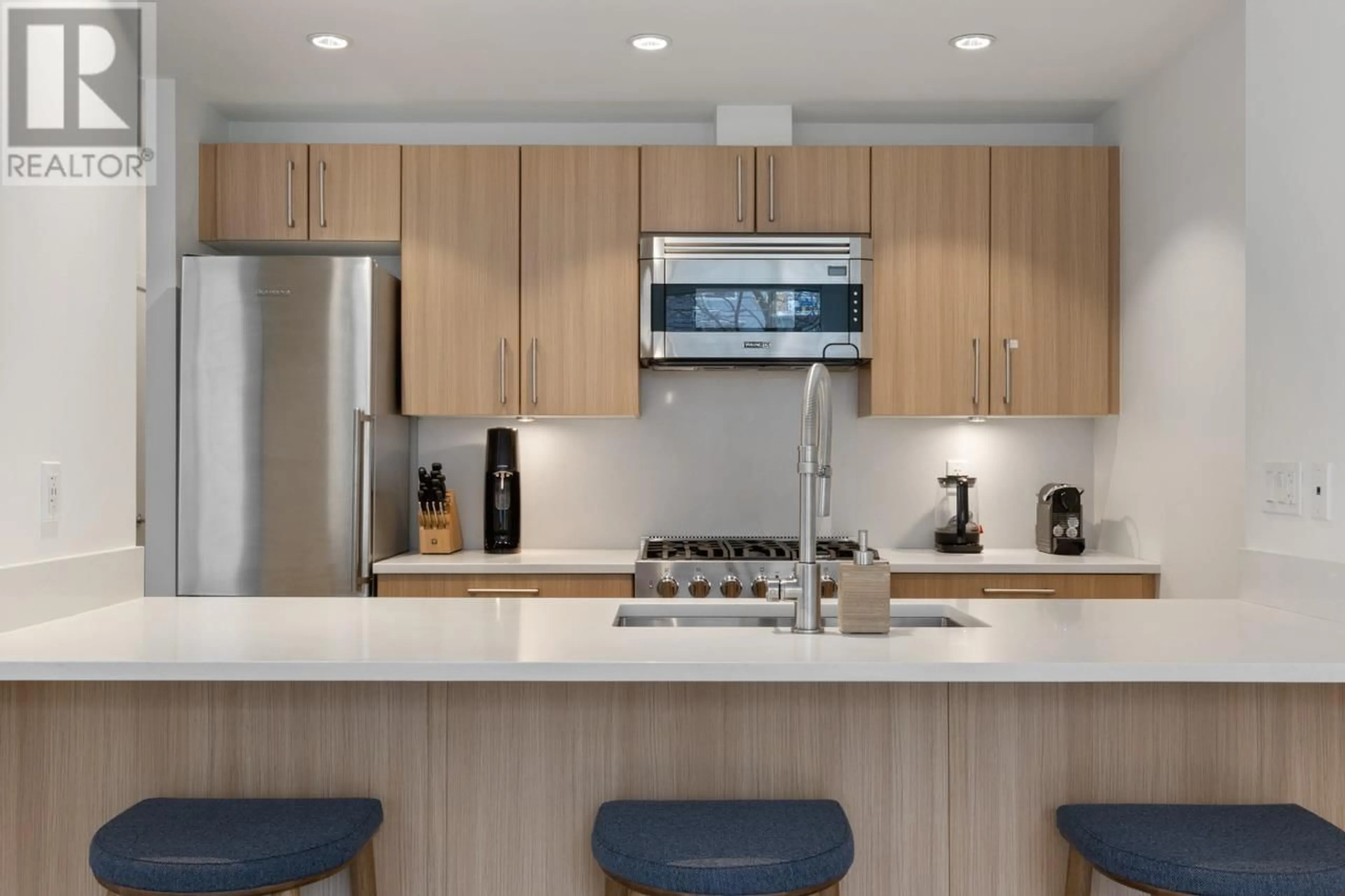 Contemporary kitchen, unknown for 128 1ST AVENUE, Vancouver British Columbia V5Y0H5