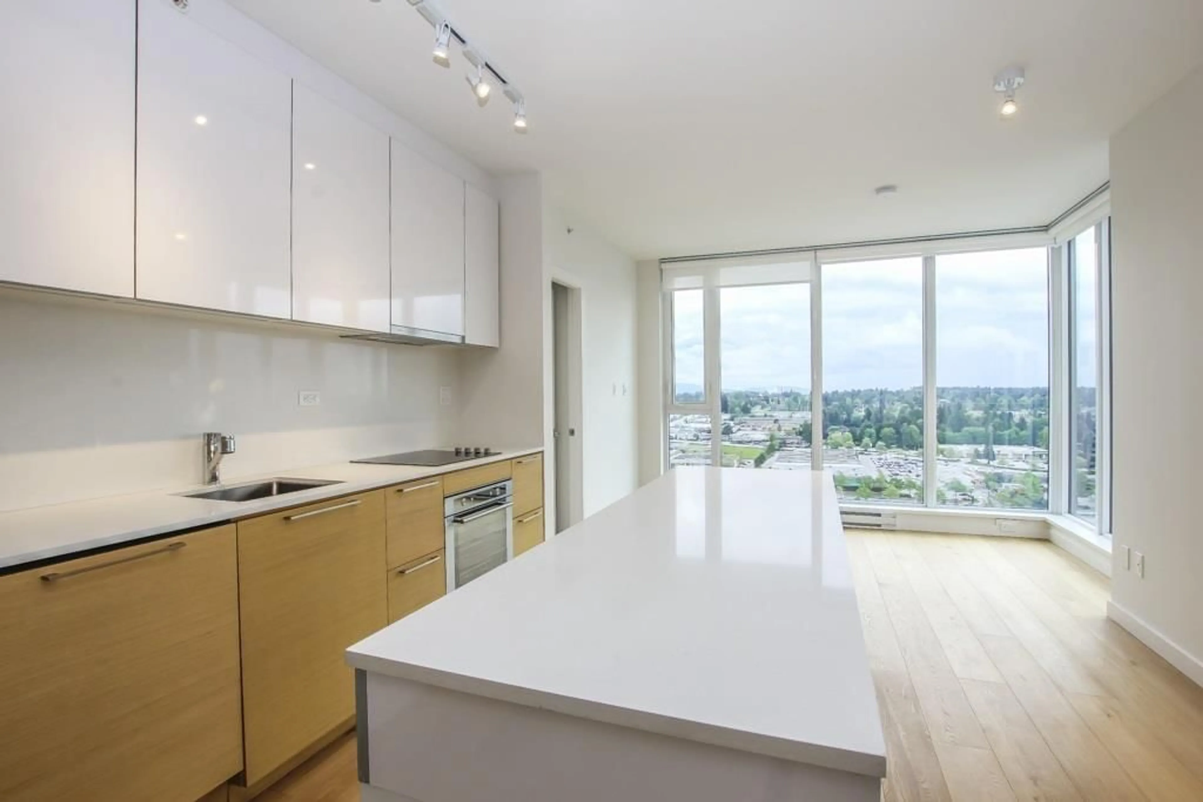Unknown for 1612 - 13438 CENTRAL, Surrey British Columbia V3T0N2