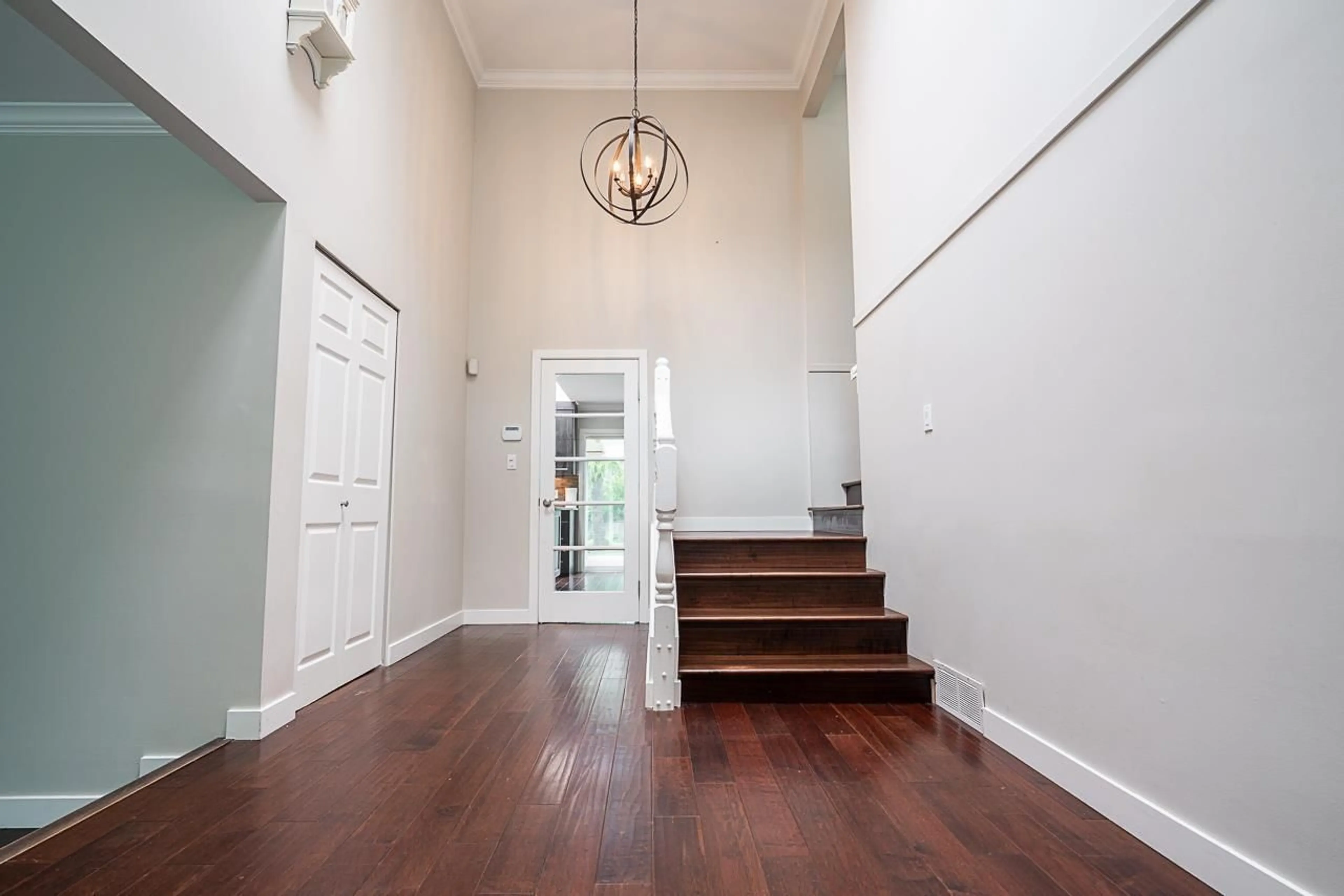 Indoor entryway for 14388 GREENCREST, Surrey British Columbia V4P1M1