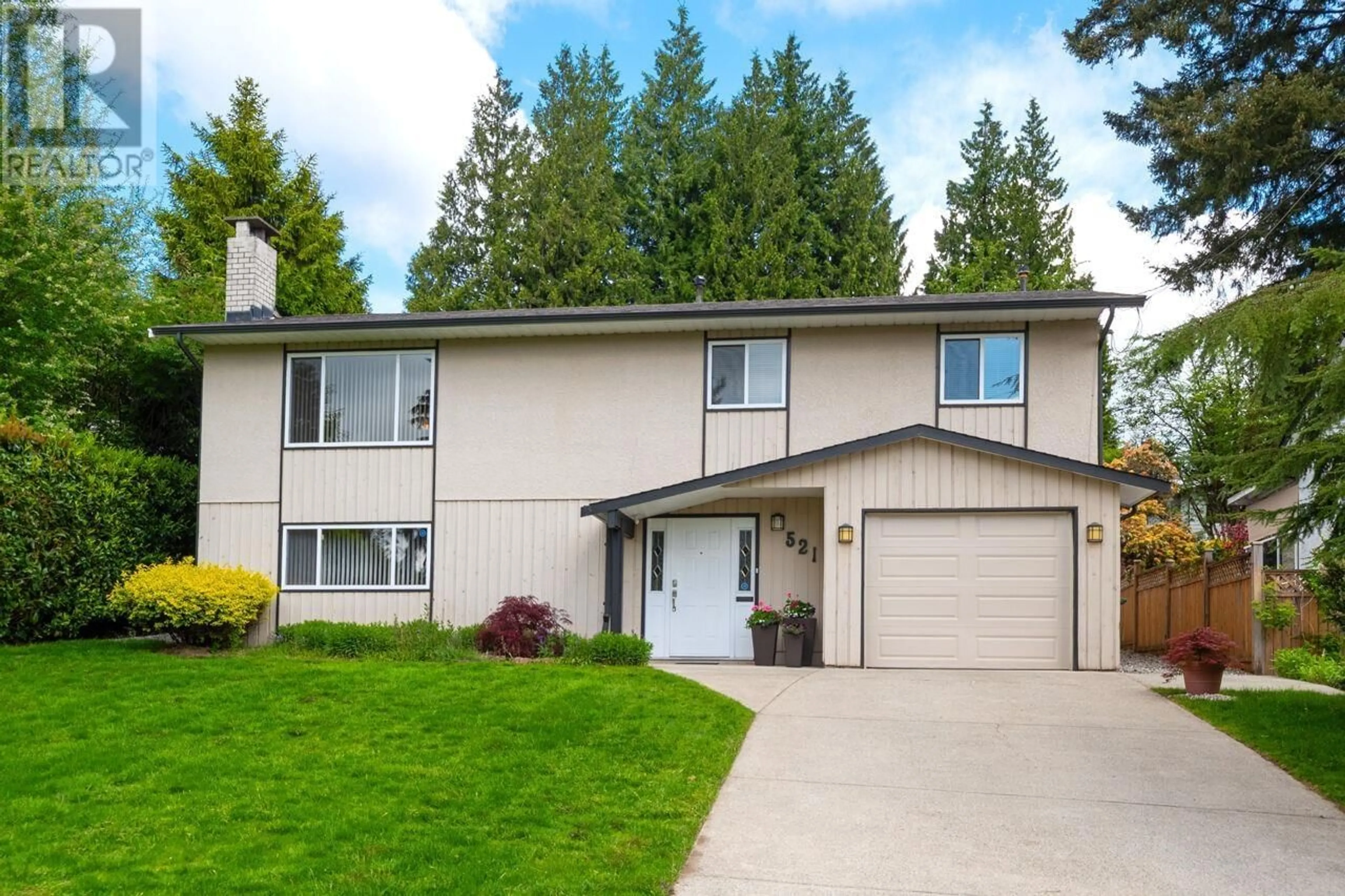 Home with vinyl exterior material, street for 521 CHAPMAN AVENUE, Coquitlam British Columbia V3J4A1