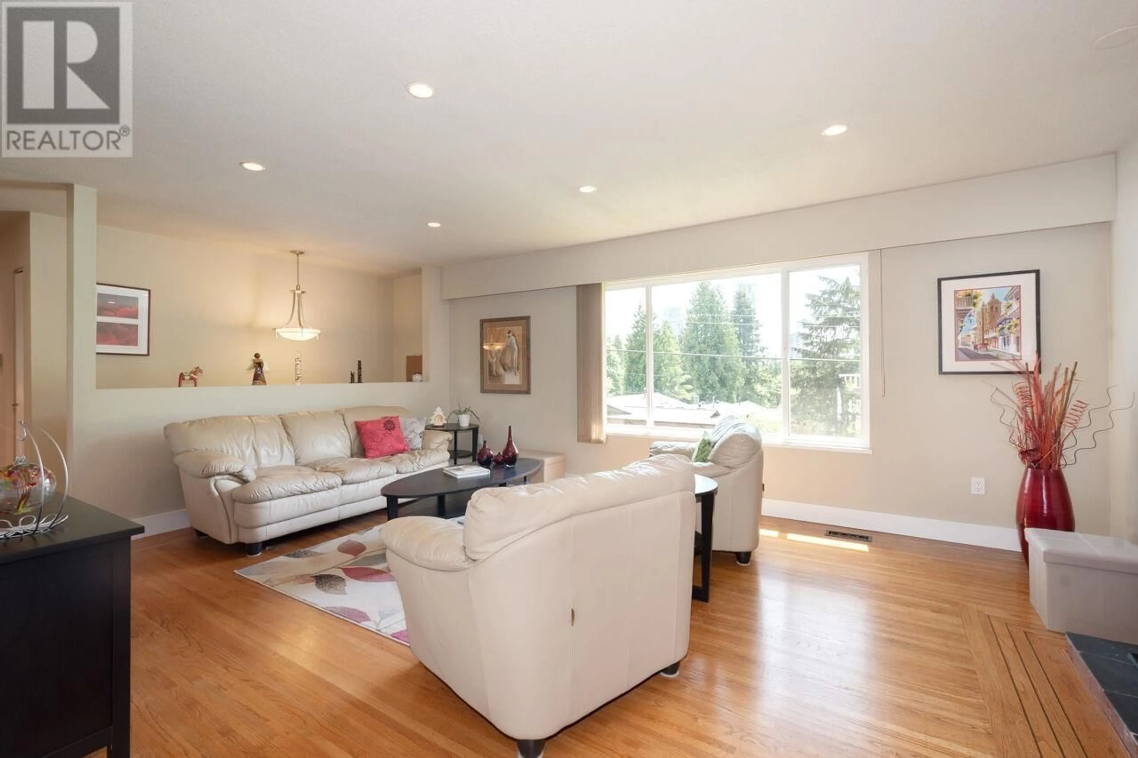 Living room with furniture, wood/laminate floor for 521 CHAPMAN AVENUE, Coquitlam British Columbia V3J4A1