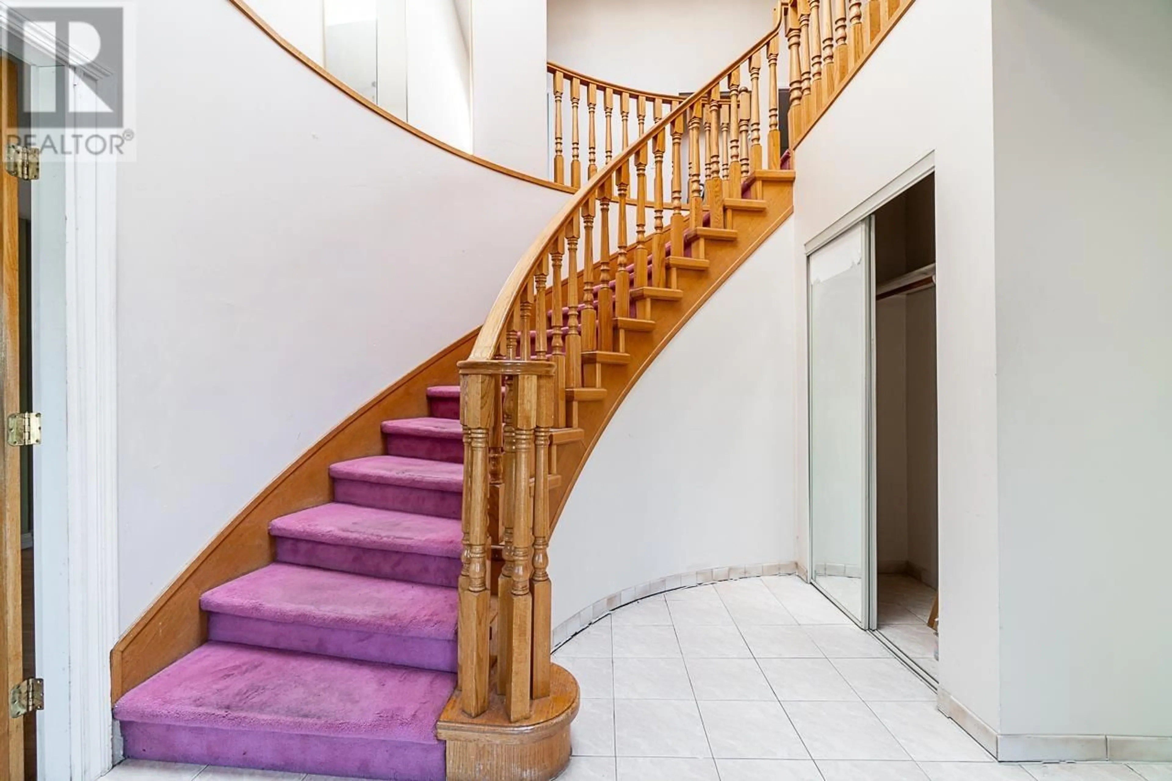 Stairs for 7370 12 AVENUE, Burnaby British Columbia V3N2J9