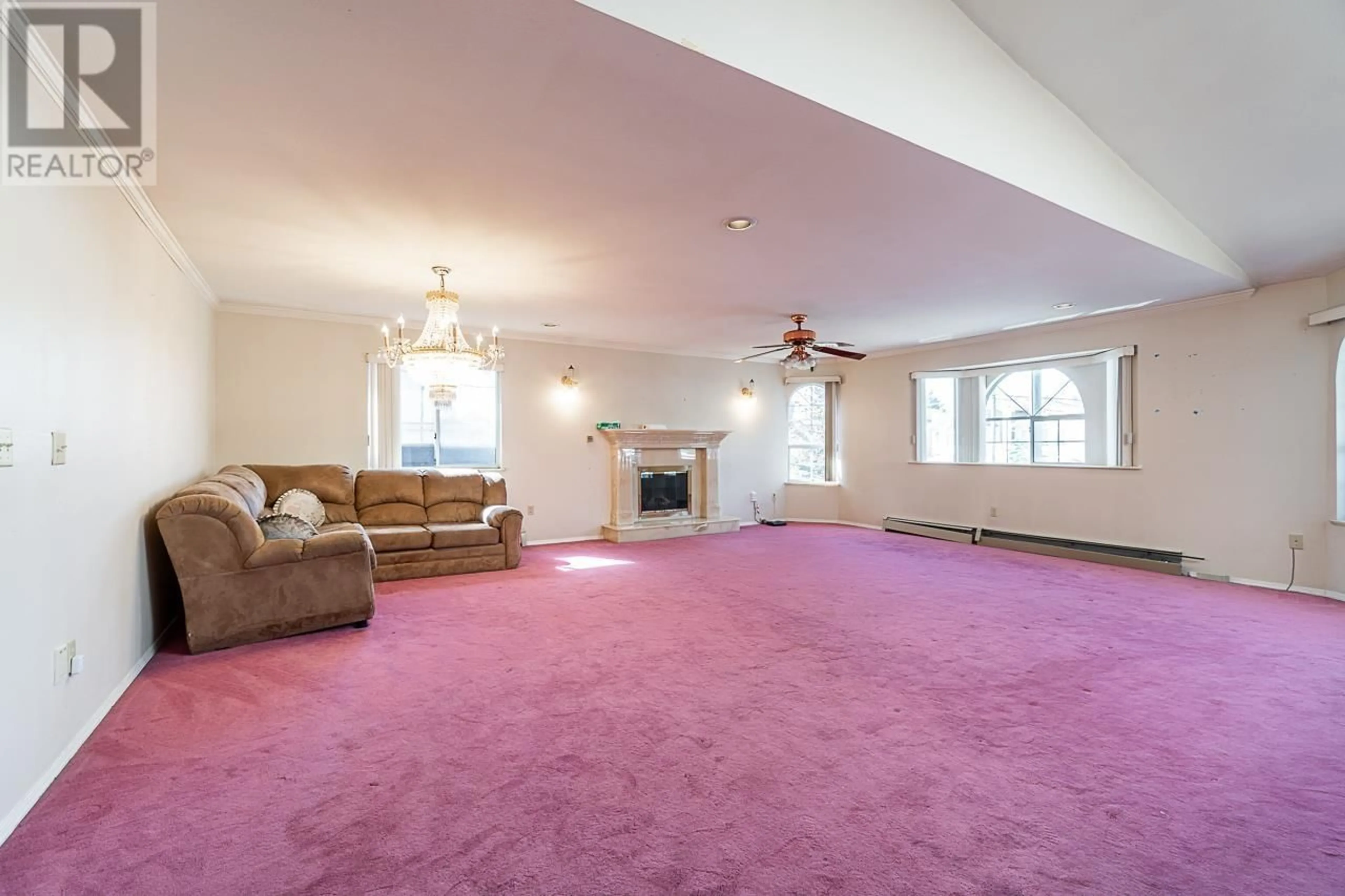 A pic of a room for 7370 12 AVENUE, Burnaby British Columbia V3N2J9