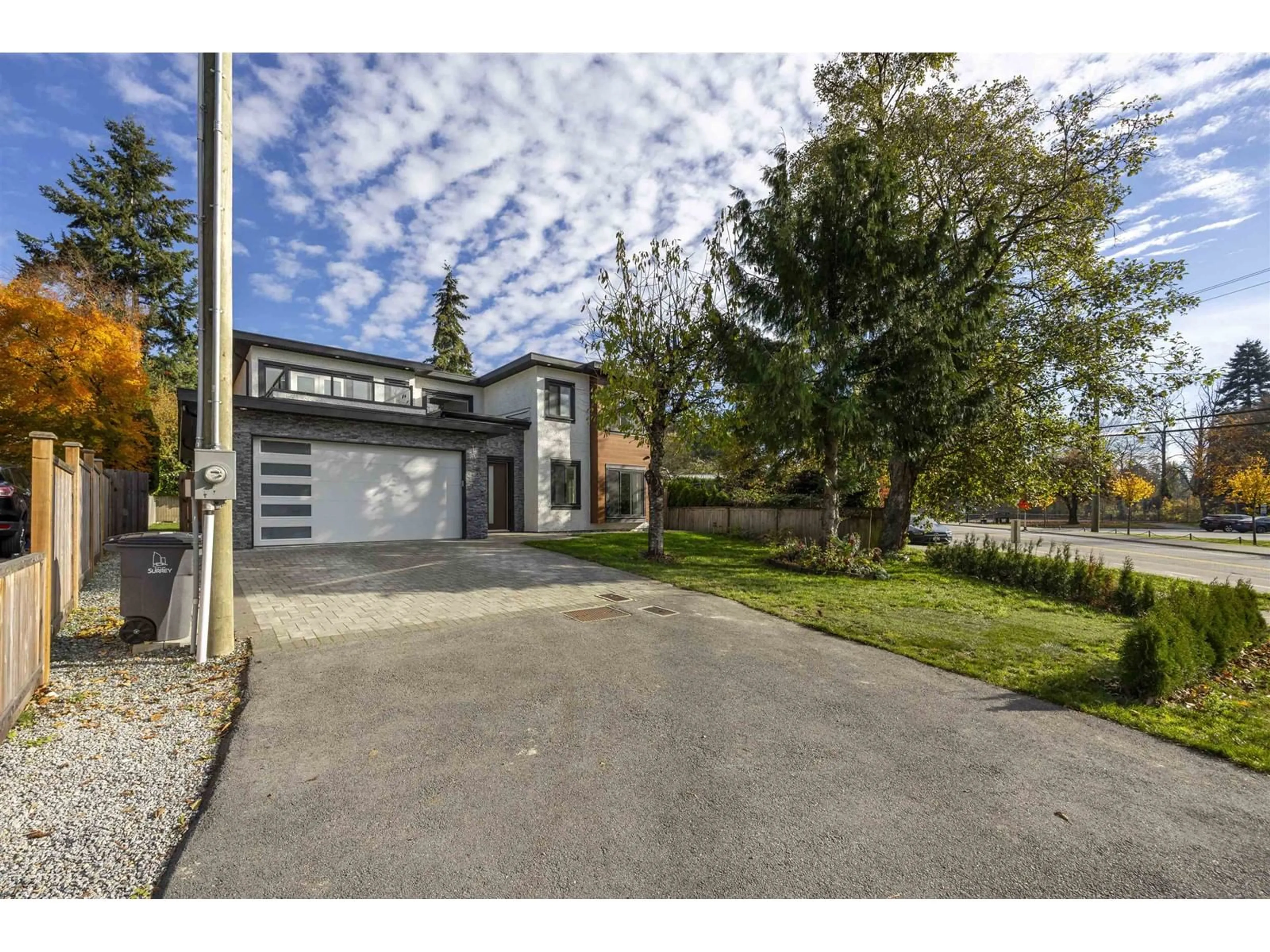 A pic from outside/outdoor area/front of a property/back of a property/a pic from drone, street for 10012 PARK, Surrey British Columbia V3V3A6