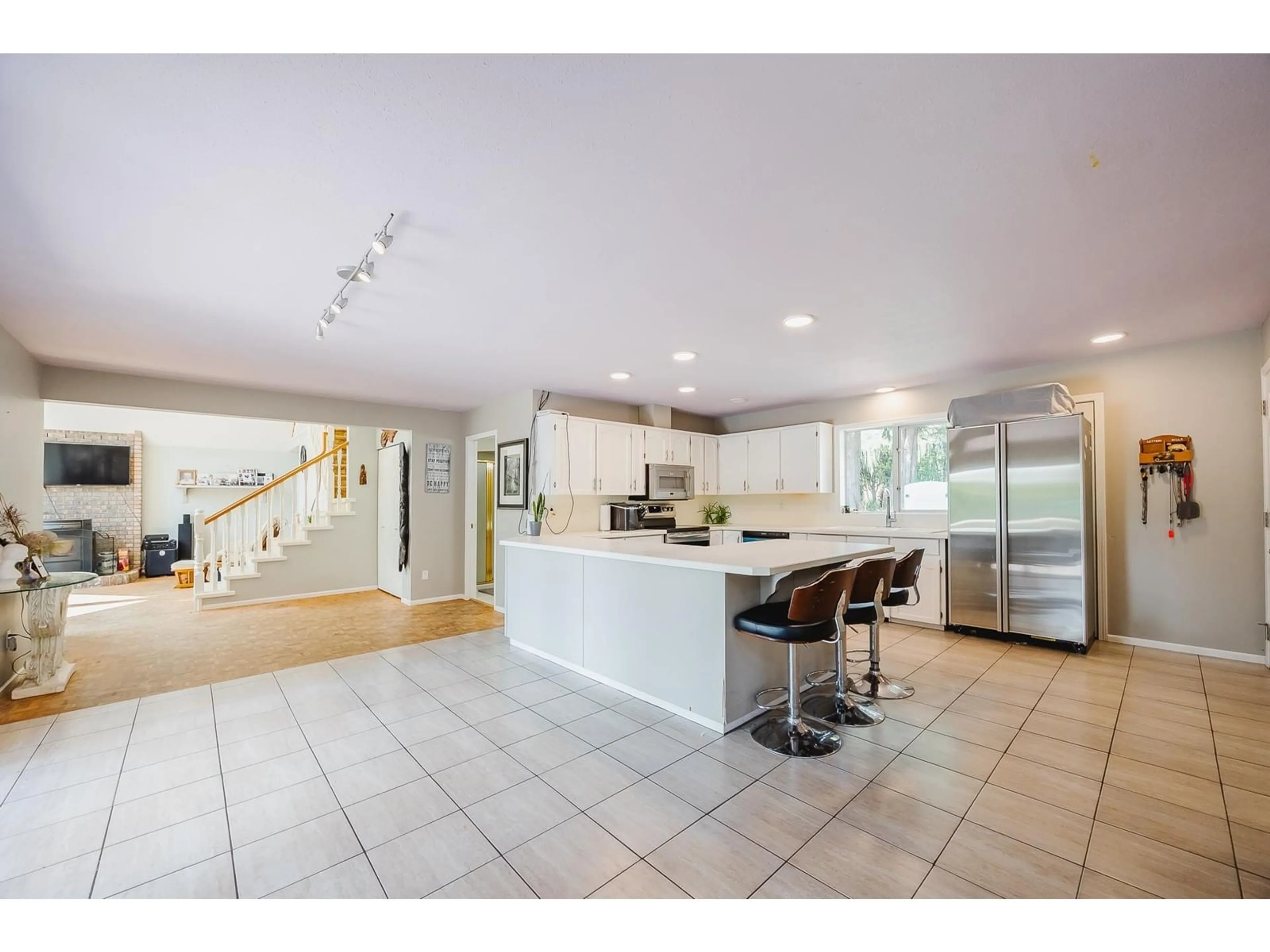 Open concept kitchen, ceramic/tile floor for 11977 STAVE LAKE, Mission British Columbia V2V4J1