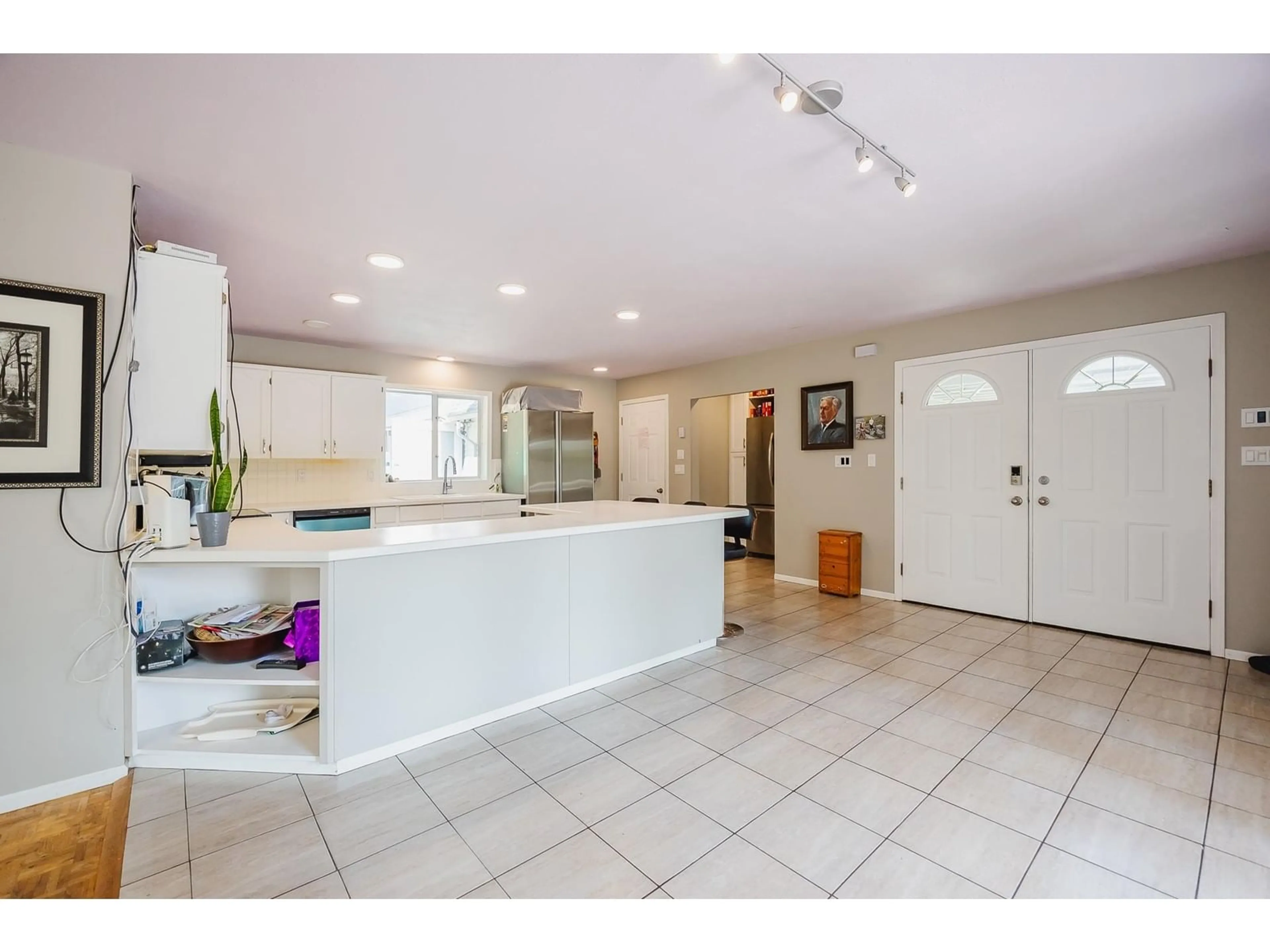 Open concept kitchen, ceramic/tile floor for 11977 STAVE LAKE, Mission British Columbia V2V4J1