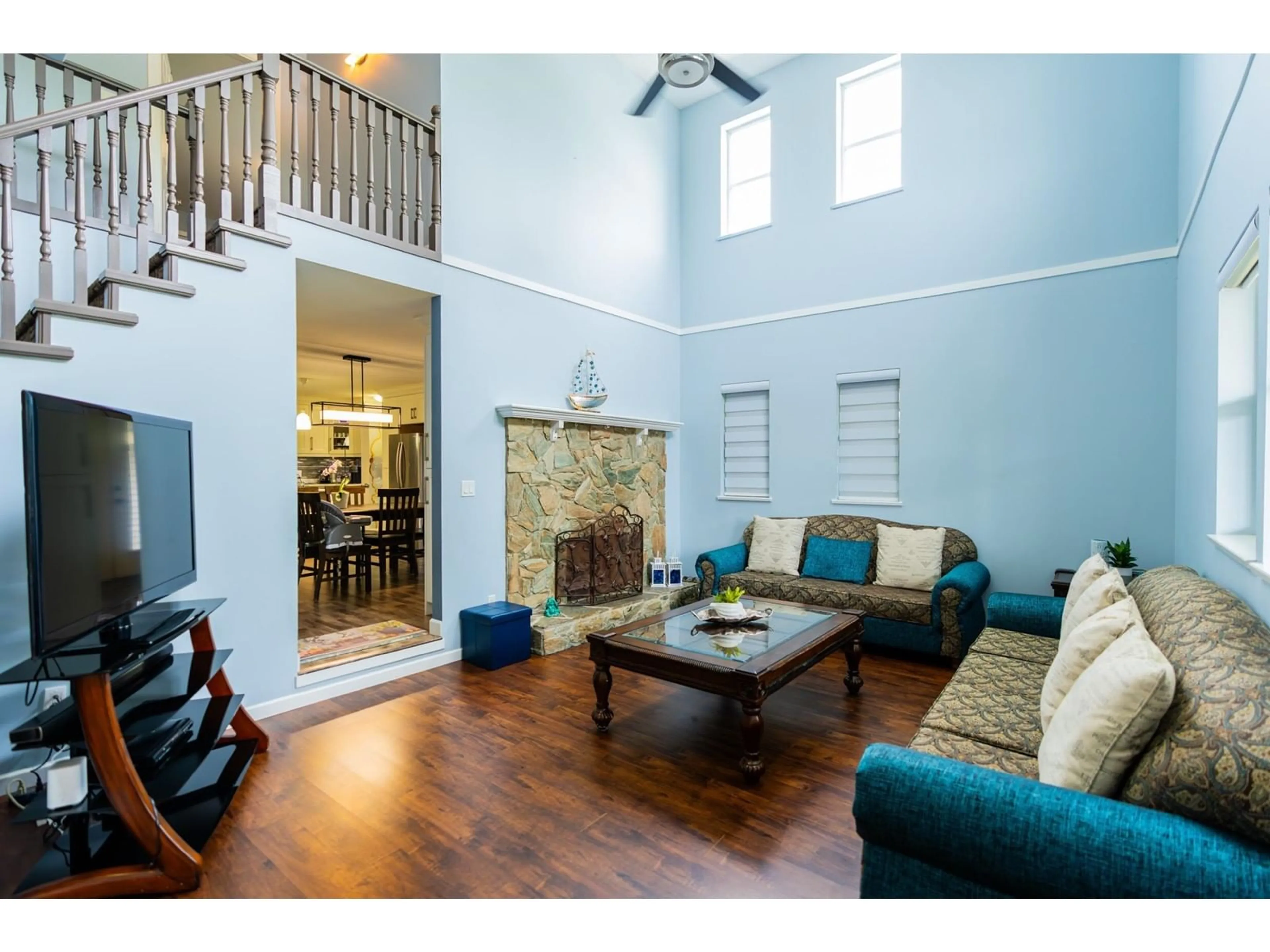 Living room with furniture, unknown for 16828 60, Surrey British Columbia V3S1T2
