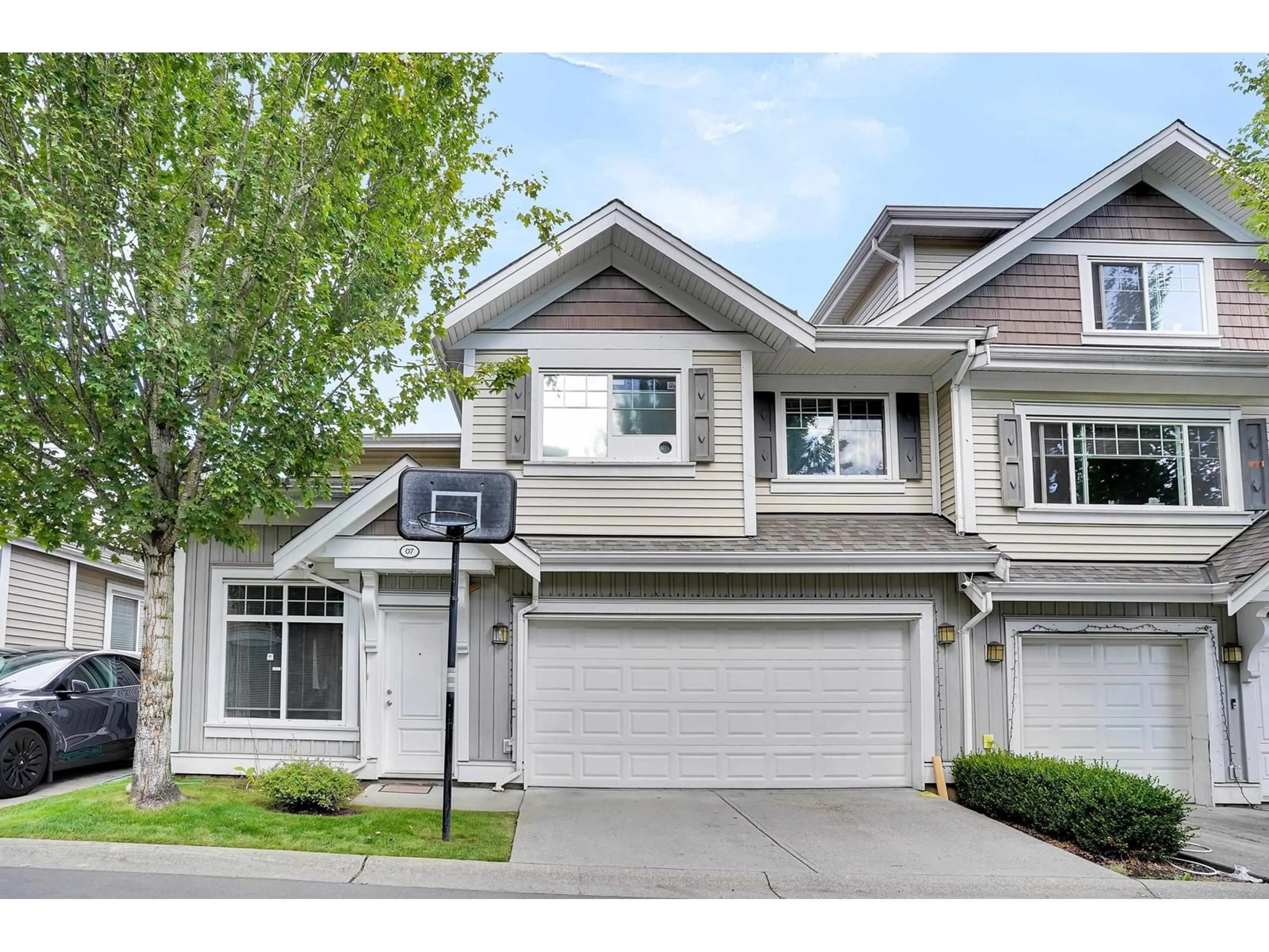 Home with vinyl exterior material, street for 7 - 30748 CARDINAL, Abbotsford British Columbia V2T0C1