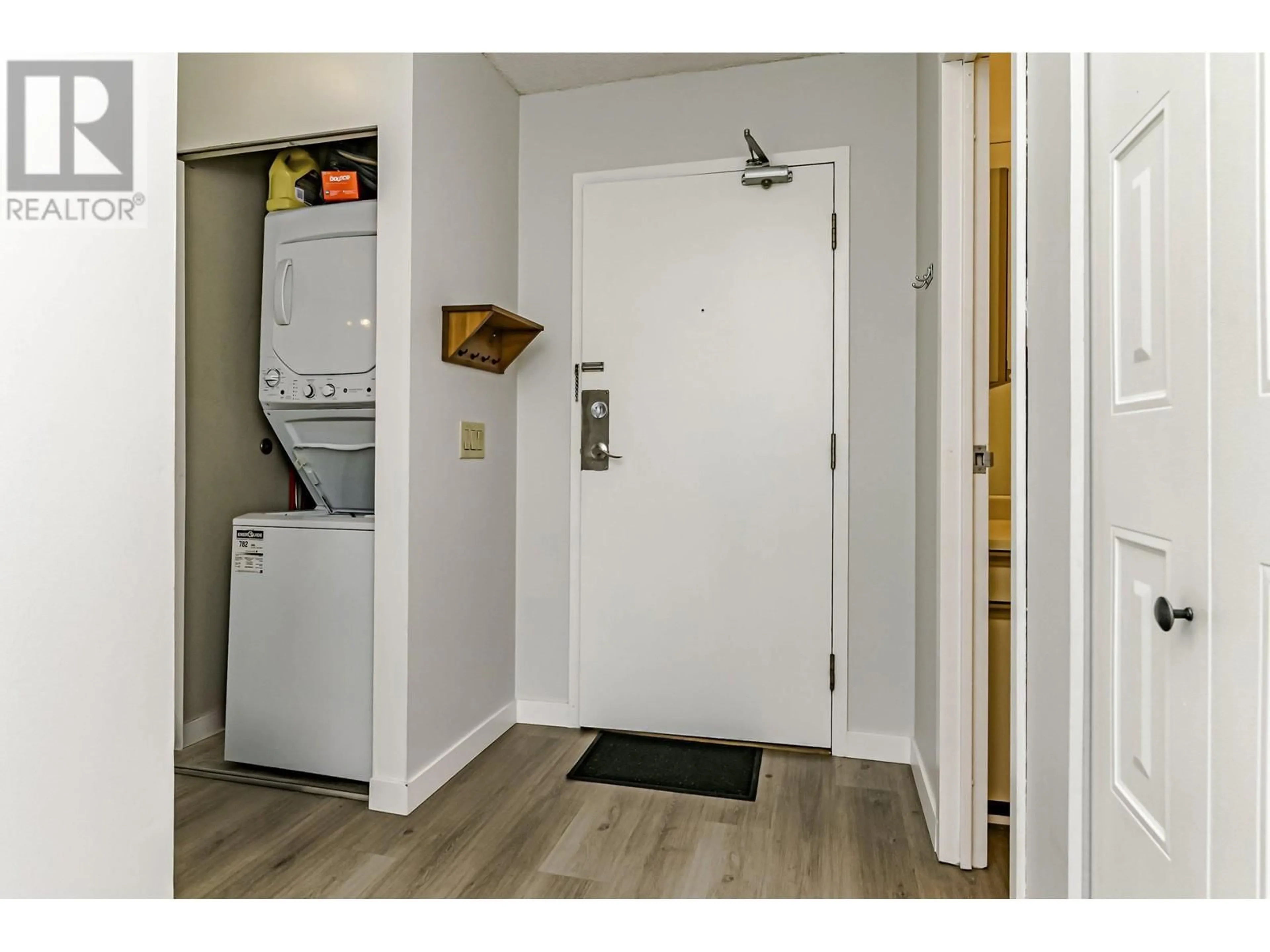 Indoor entryway for 2205 - 3970 CARRIGAN COURT, Burnaby British Columbia V3N4S5