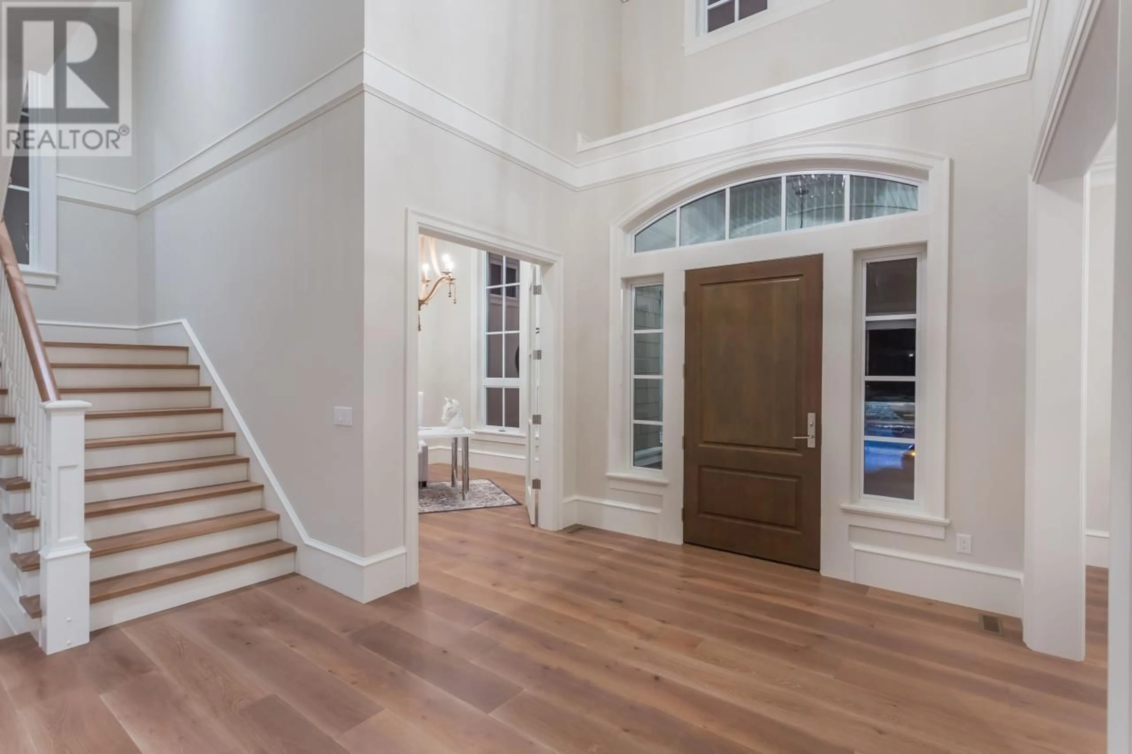 Indoor entryway for 1054 MAGNOLIA WAY, Port Moody British Columbia V3H5M6