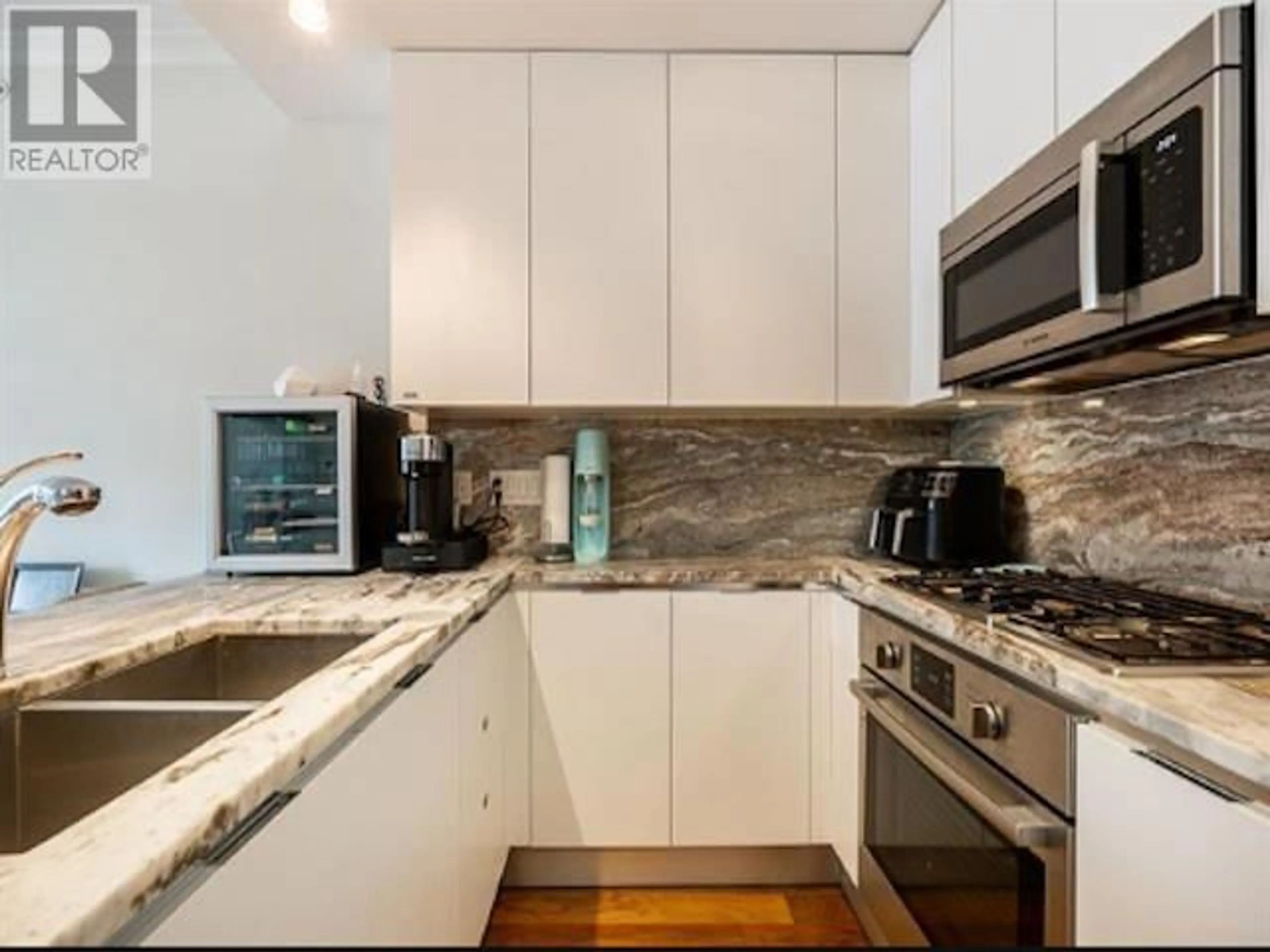 Contemporary kitchen, unknown for 806 - 199 VICTORY SHIP WAY, North Vancouver British Columbia V7L0E2