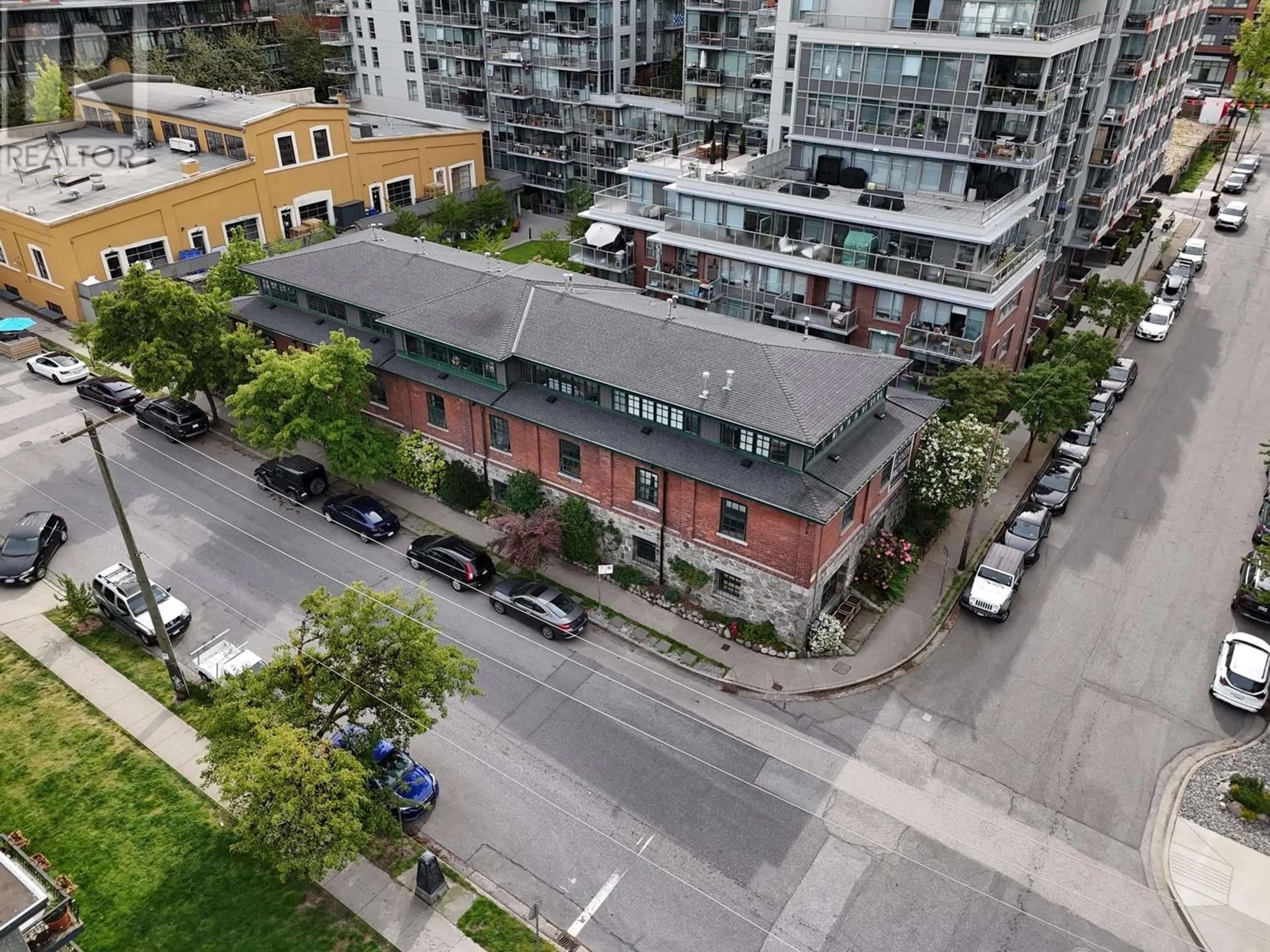 A pic from outside/outdoor area/front of a property/back of a property/a pic from drone, city buildings view from balcony for 10 - 280 6TH AVENUE, Vancouver British Columbia V5T1J8