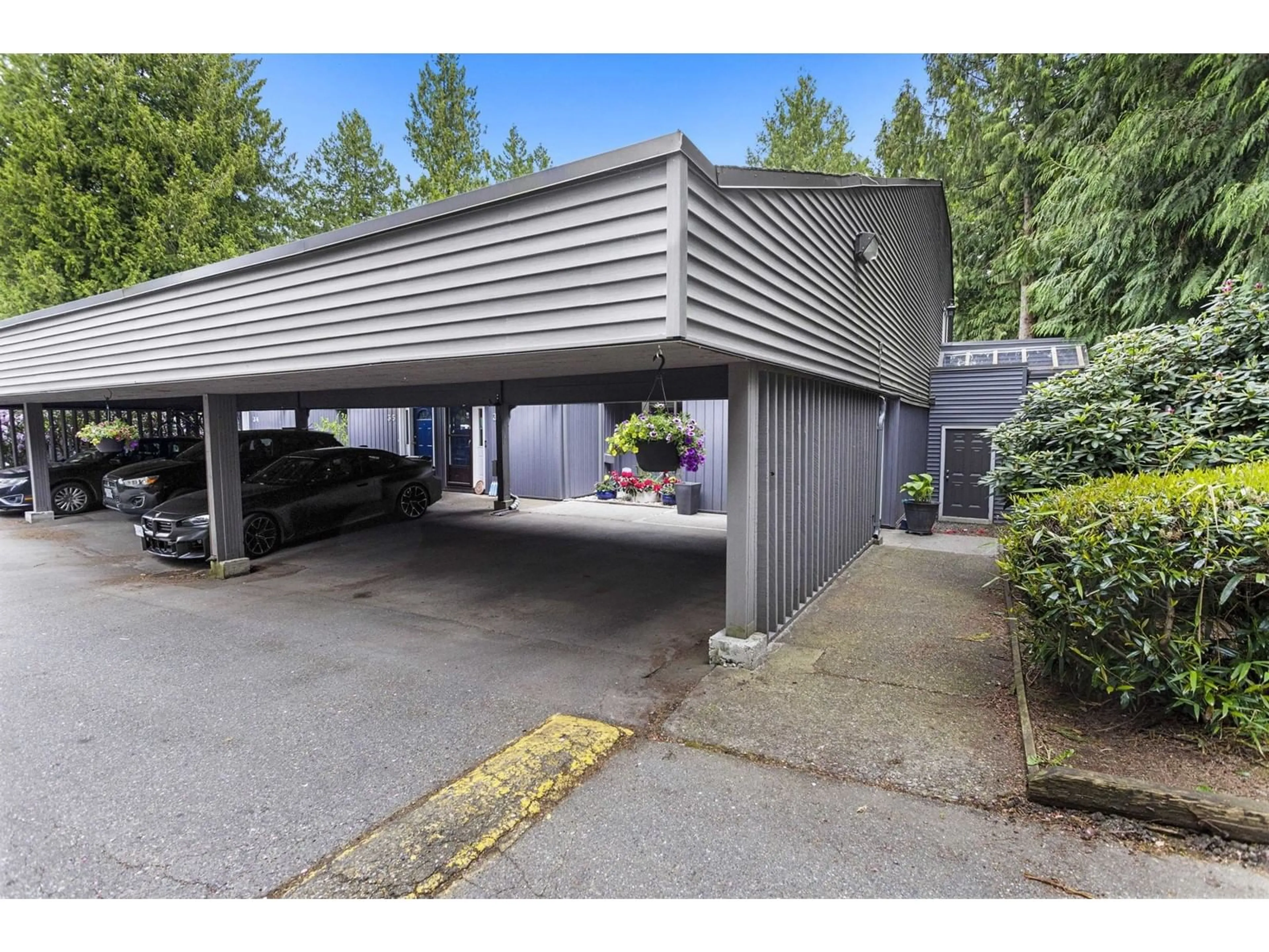 Indoor garage for 37 - 20155 50, Langley British Columbia V3A6R8