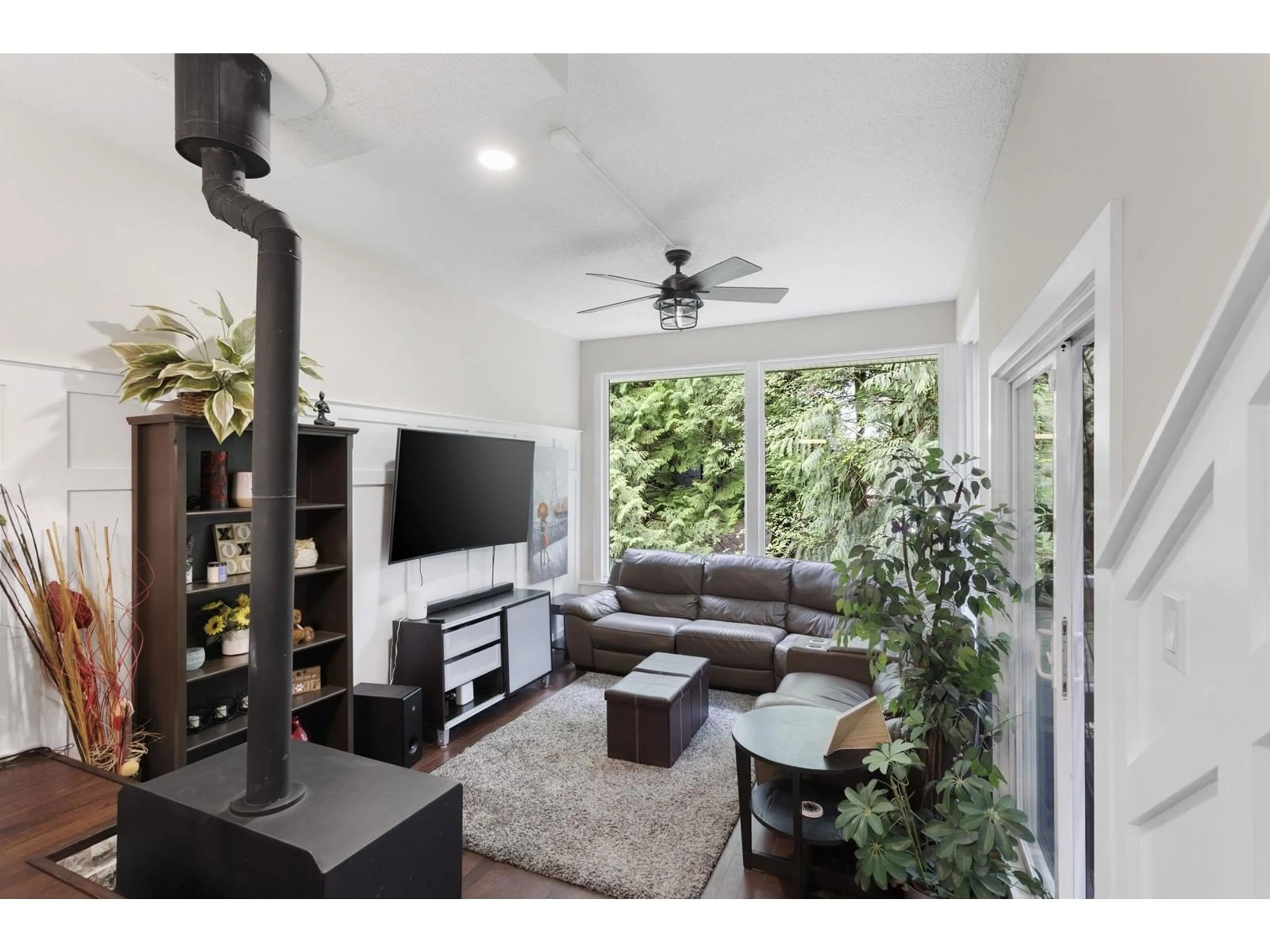 Living room with furniture, unknown for 37 - 20155 50, Langley British Columbia V3A6R8