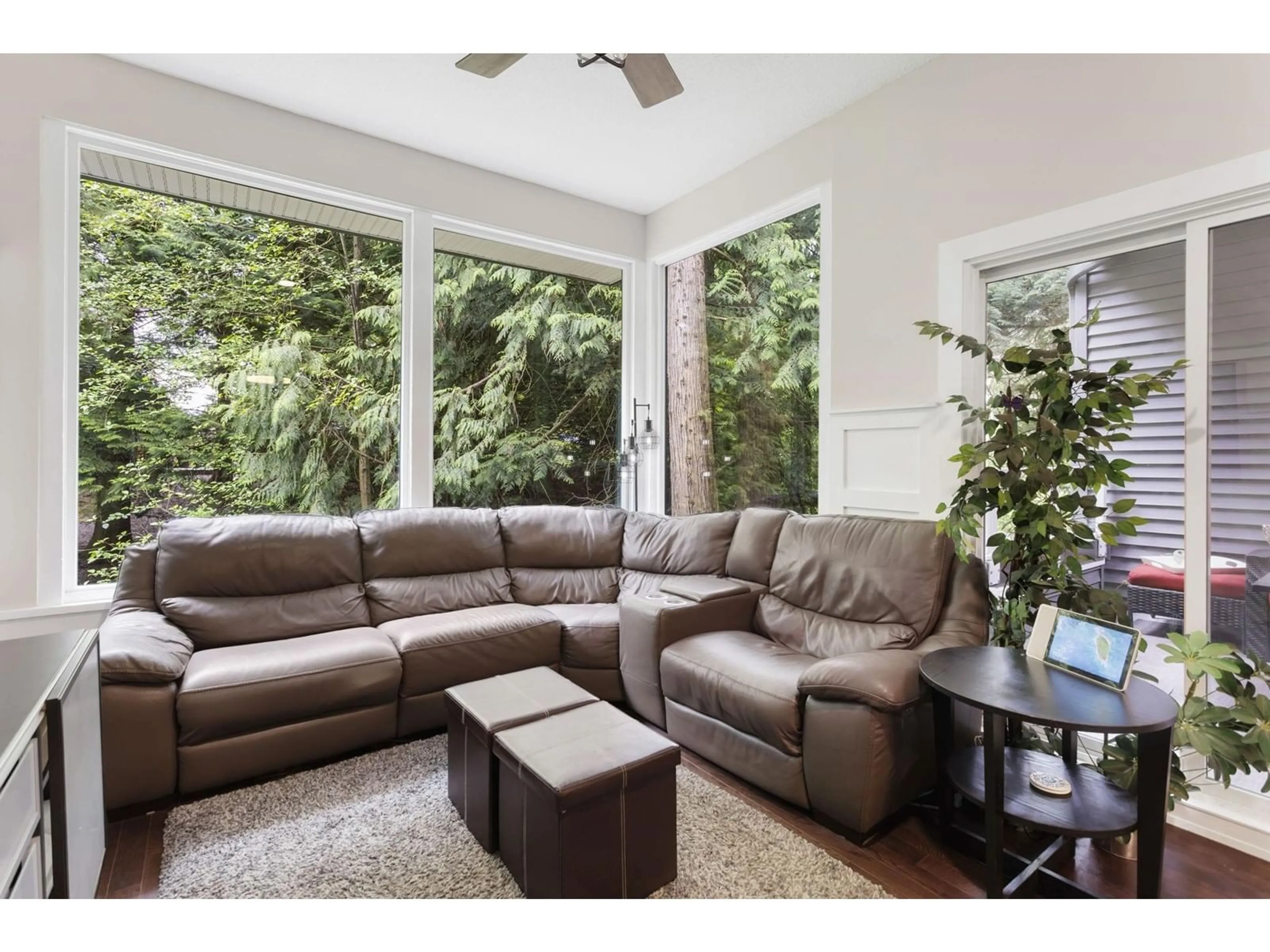 Living room with furniture, unknown for 37 - 20155 50, Langley British Columbia V3A6R8