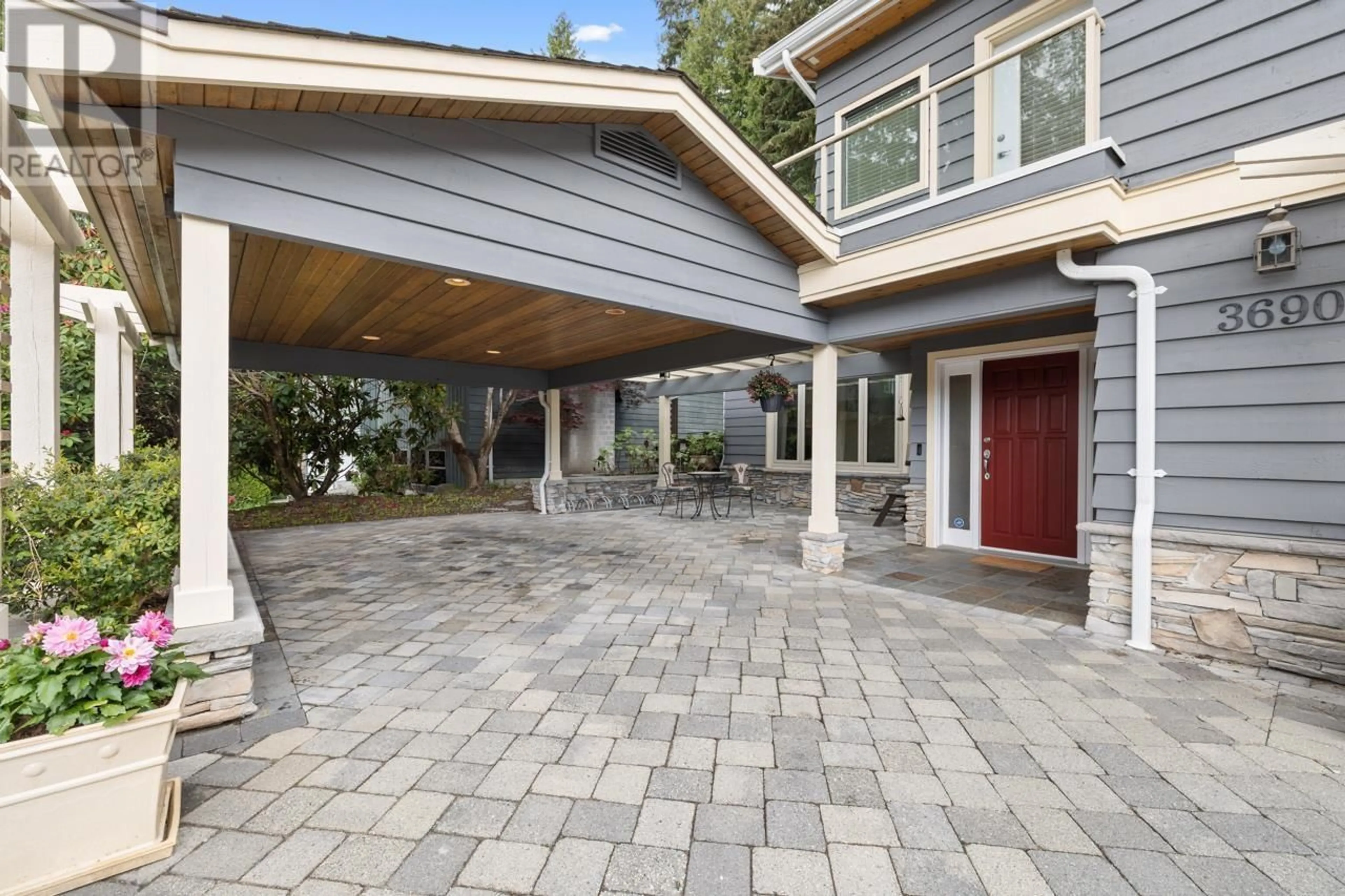 Patio, street for 3690 RUTHERFORD CRESCENT, North Vancouver British Columbia V7N2C7