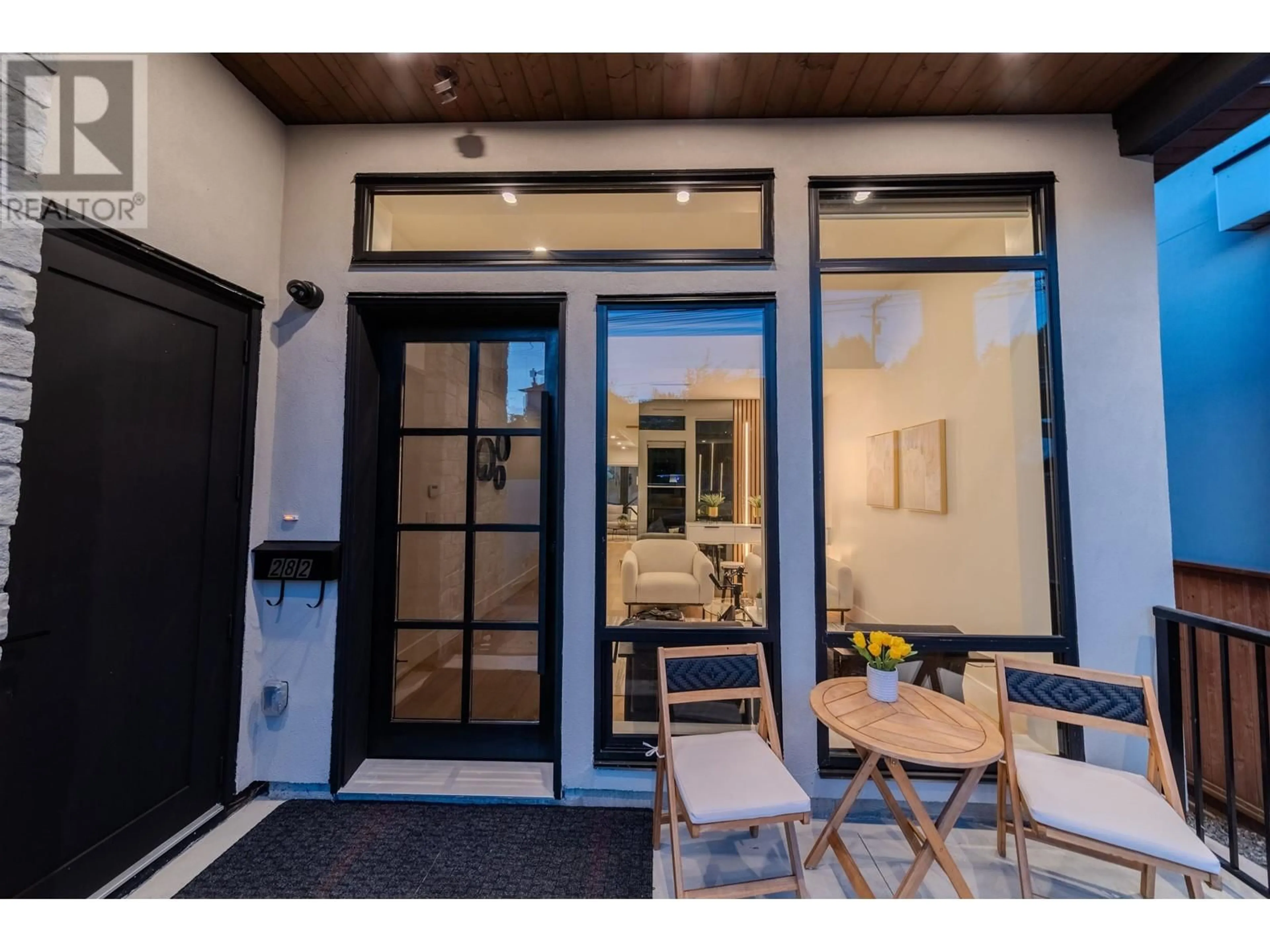 Indoor entryway for 282 56 STREET, Delta British Columbia V4L1Z2