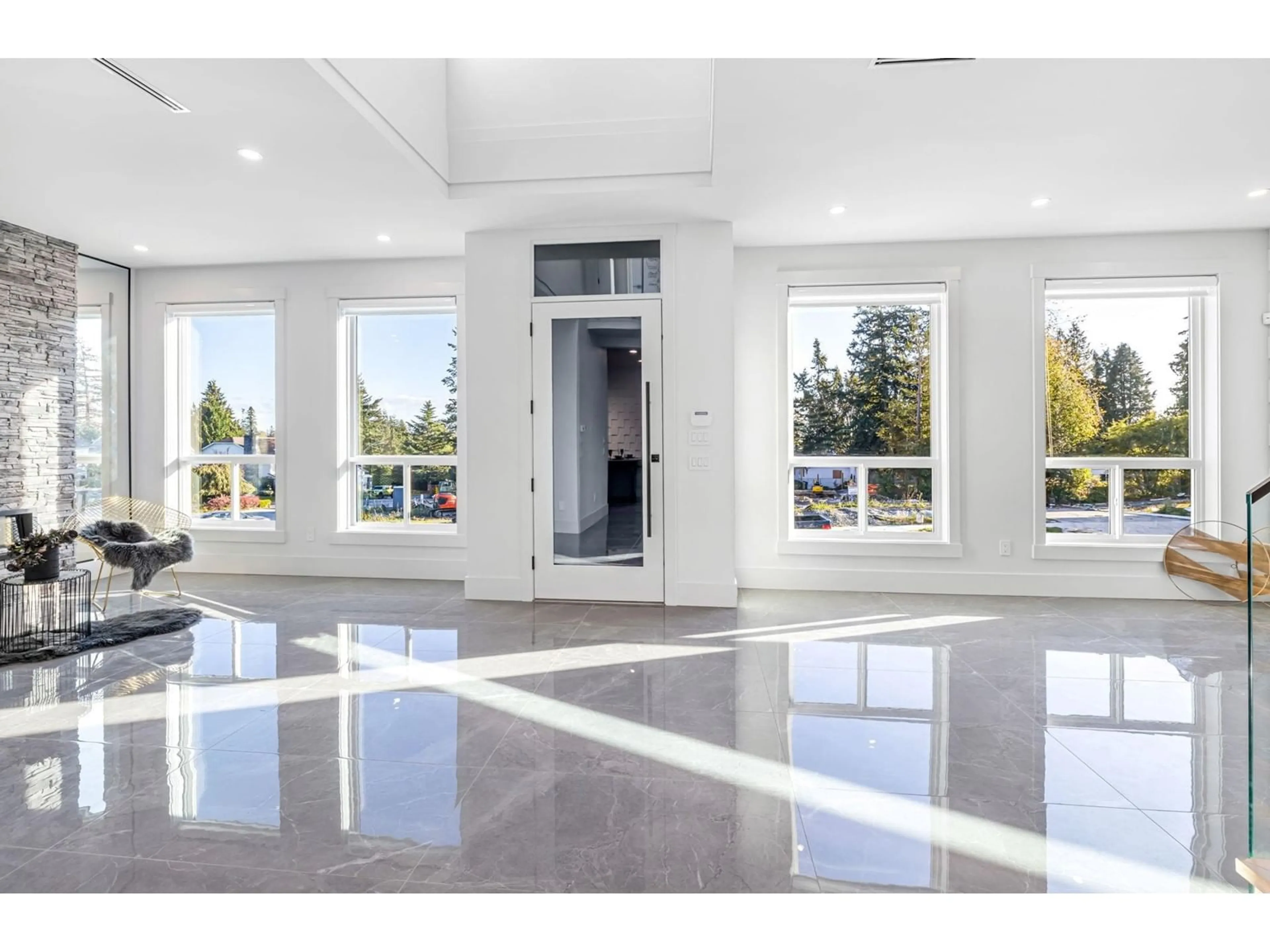 Indoor foyer for 16059 9A, Surrey British Columbia V4A4W5