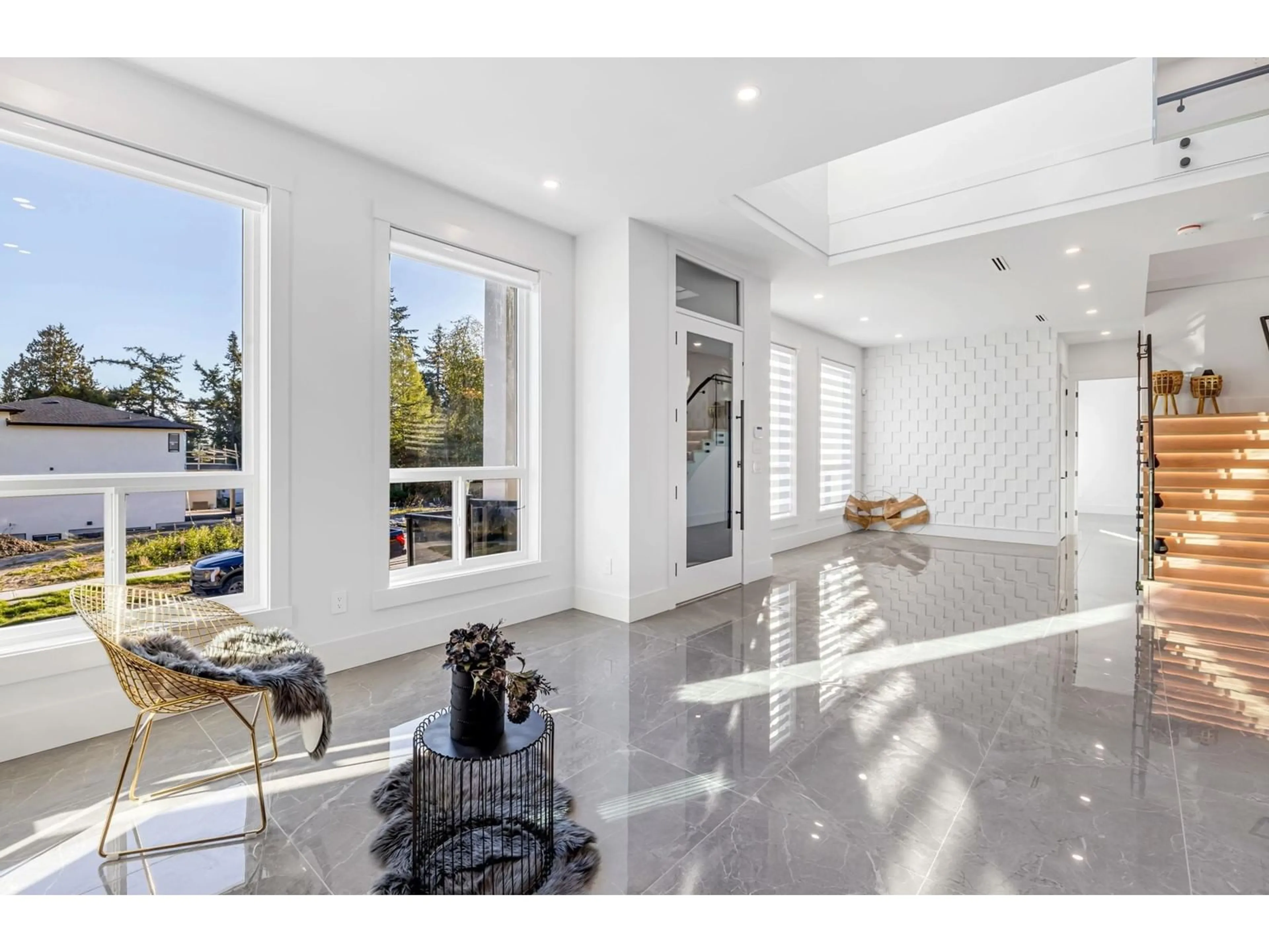 Indoor entryway for 16059 9A, Surrey British Columbia V4A4W5