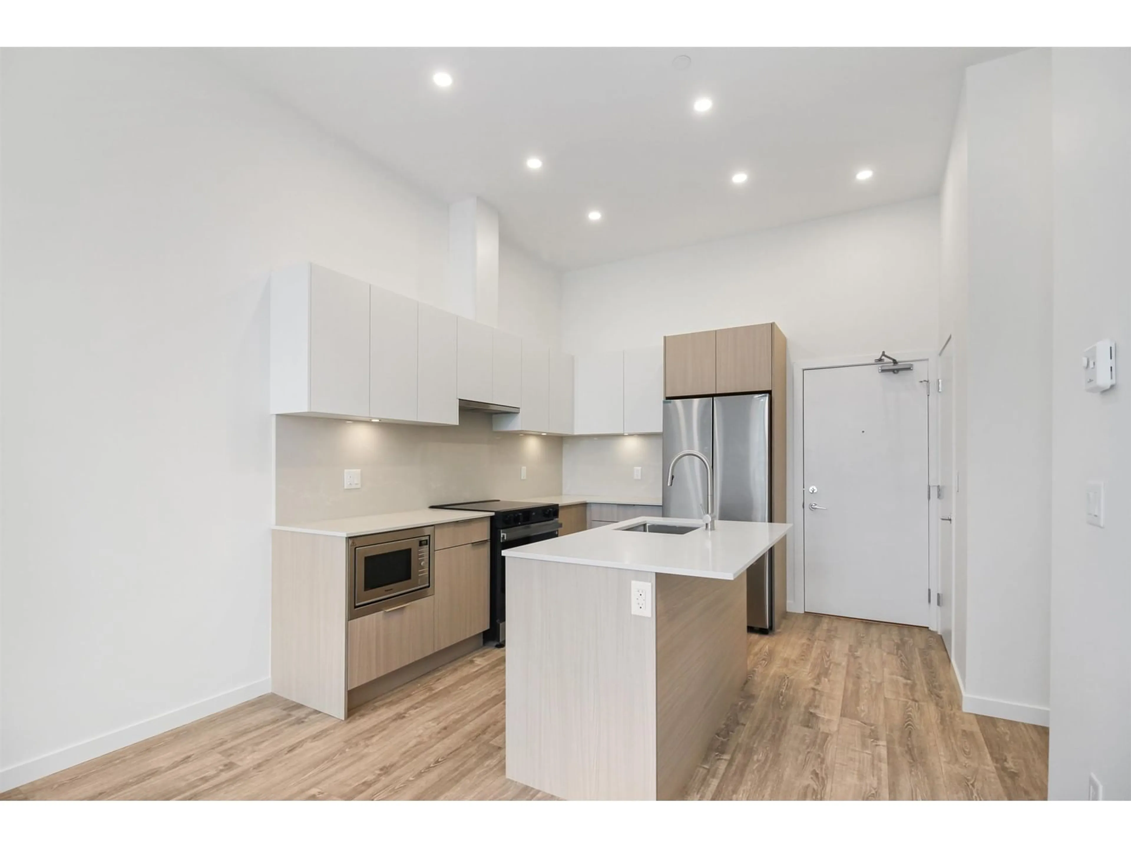 Open concept kitchen, wood/laminate floor for E101 - 10829 140, Surrey British Columbia V3R0H4
