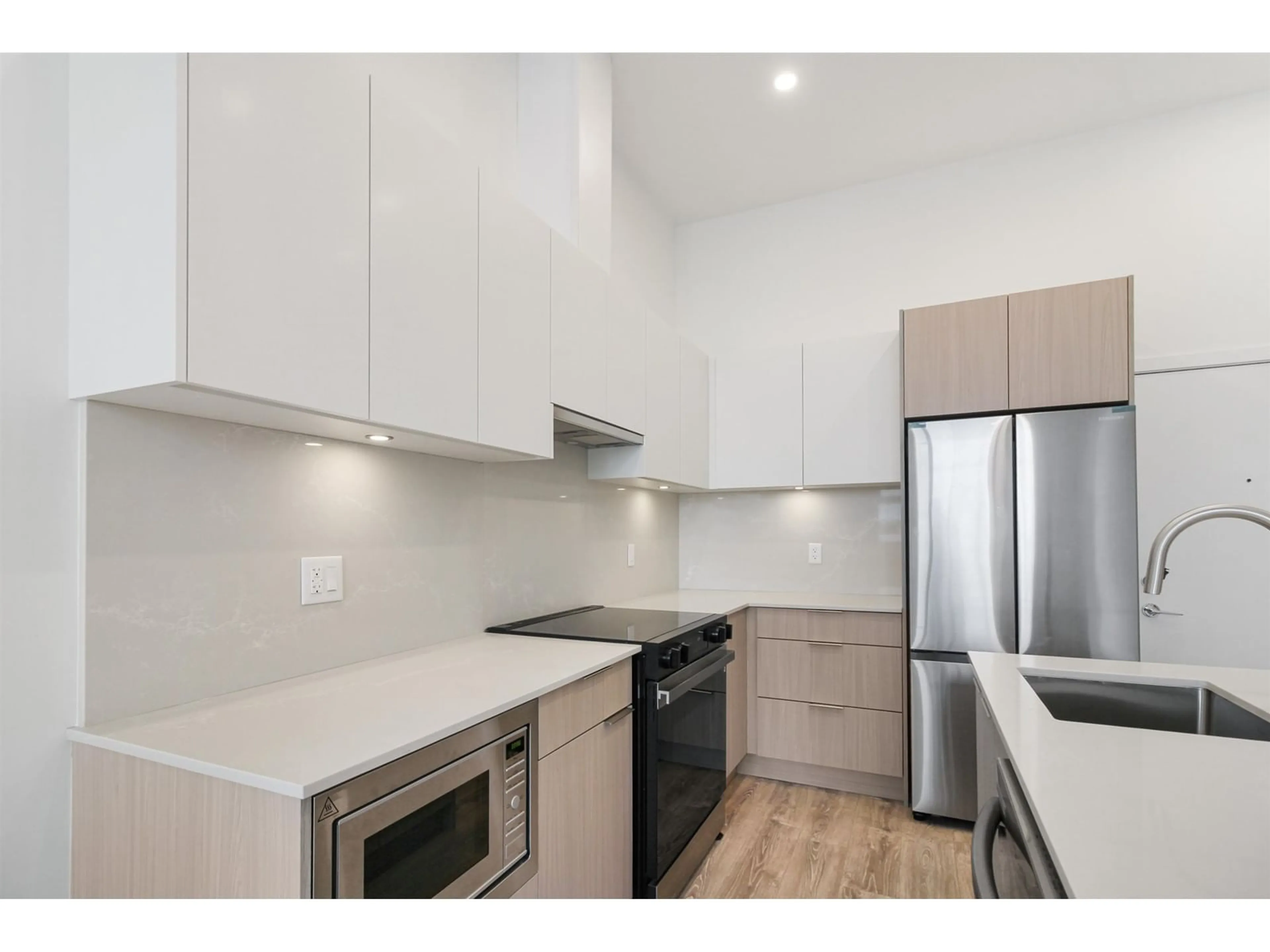 Standard kitchen, wood/laminate floor for E101 - 10829 140, Surrey British Columbia V3R0H4