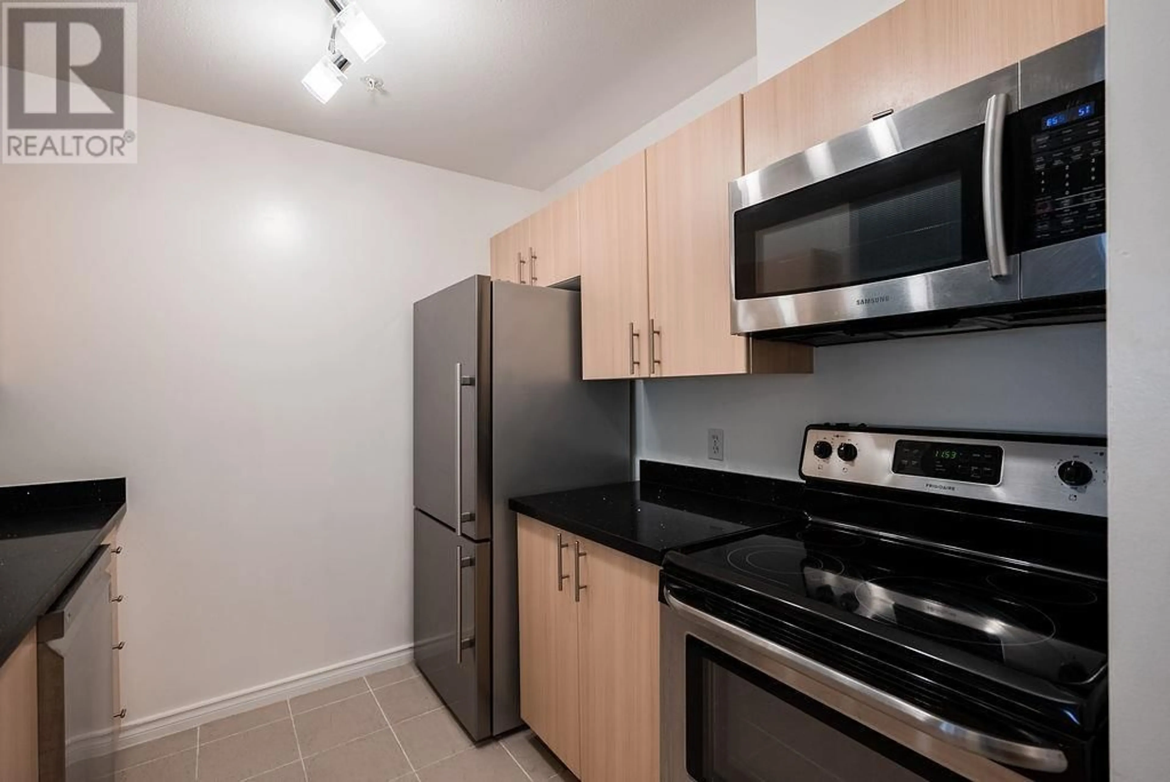 Standard kitchen, unknown for 105 - 5667 SMITH AVENUE, Burnaby British Columbia V5H2K7