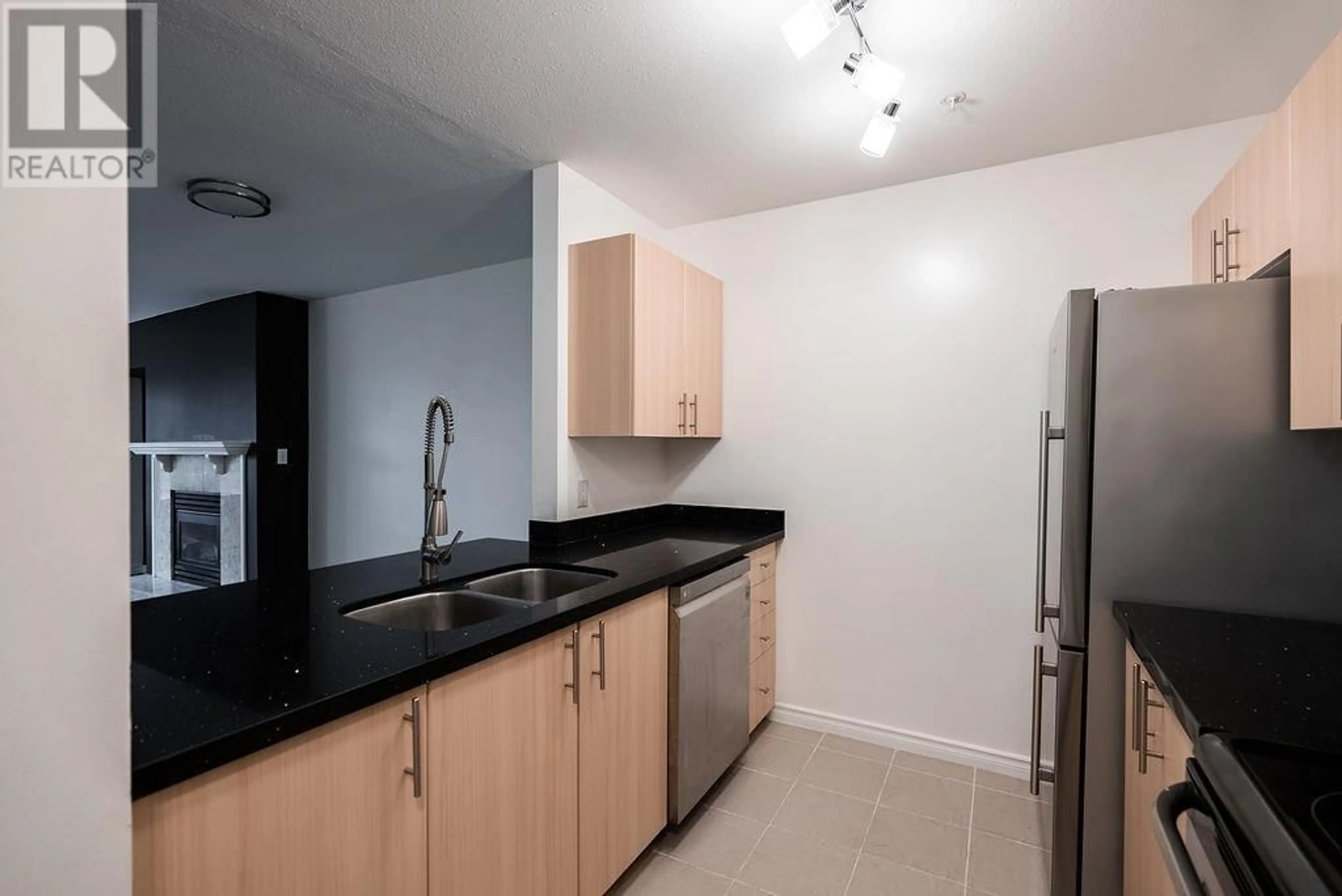 Standard kitchen, unknown for 105 - 5667 SMITH AVENUE, Burnaby British Columbia V5H2K7