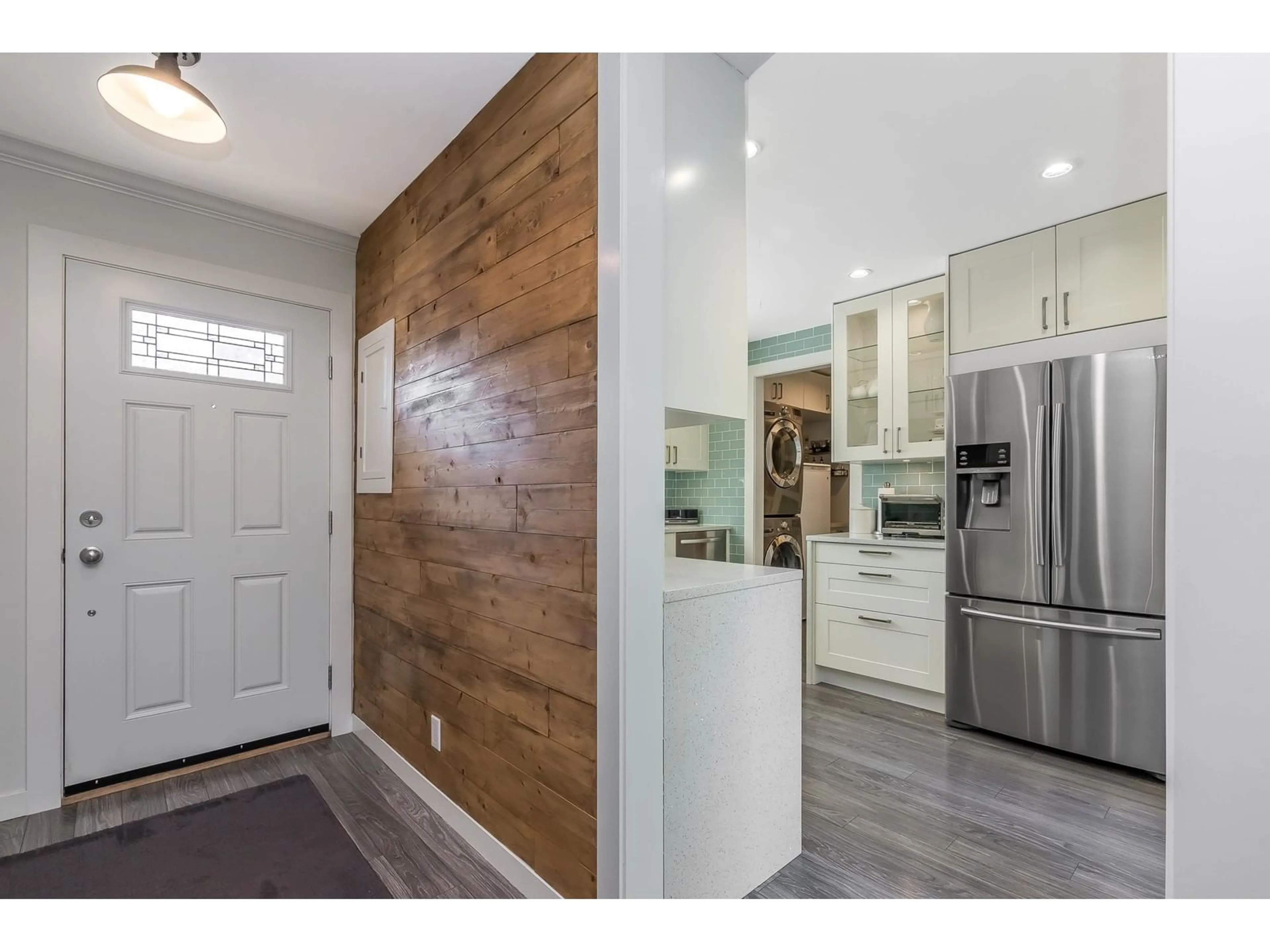 Indoor entryway for 6189 GREENSIDE WEST, Surrey British Columbia V3S5M8
