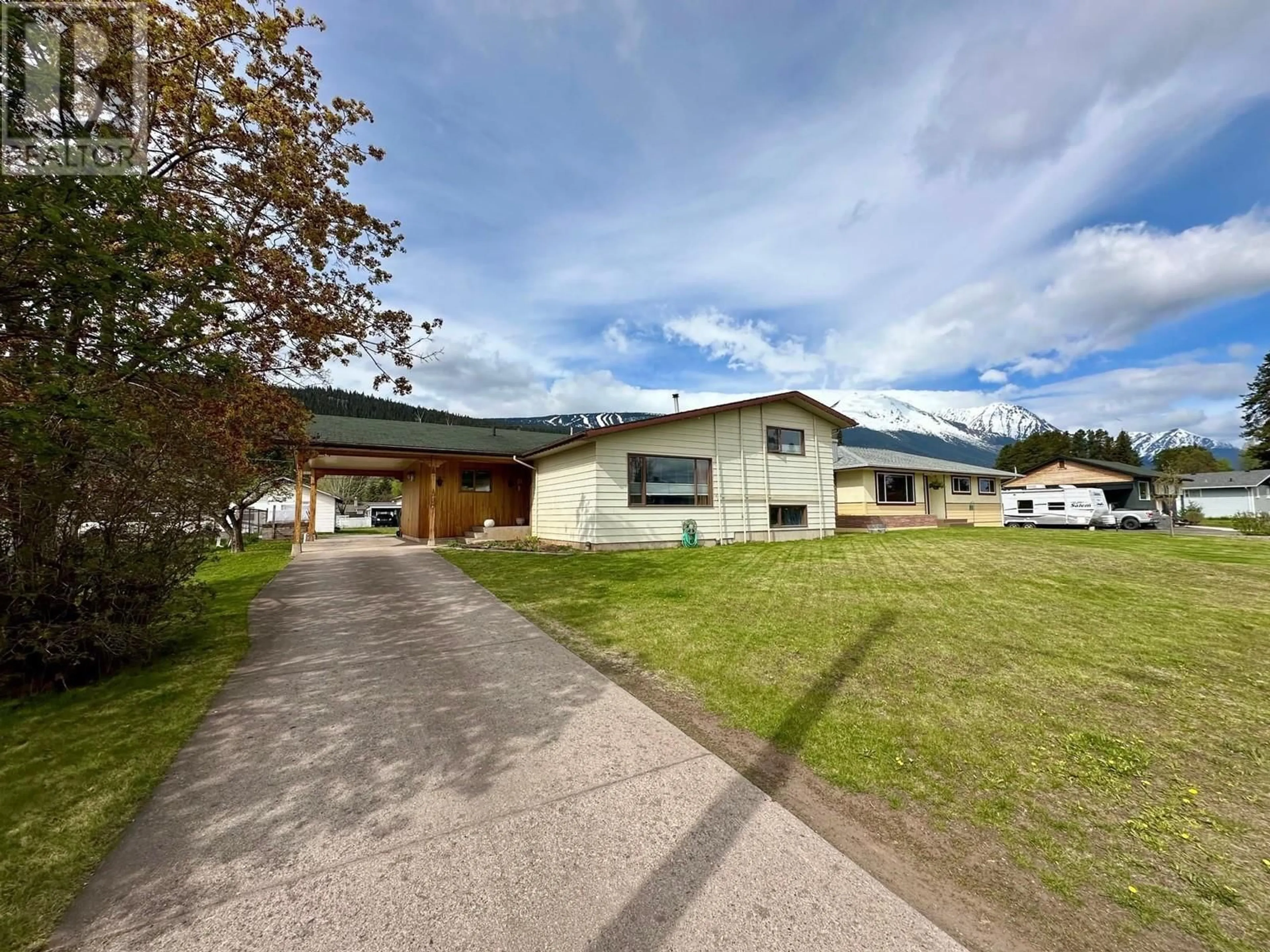 A pic from outside/outdoor area/front of a property/back of a property/a pic from drone, building for 4139 FIRST AVENUE, Smithers British Columbia V0J2N0