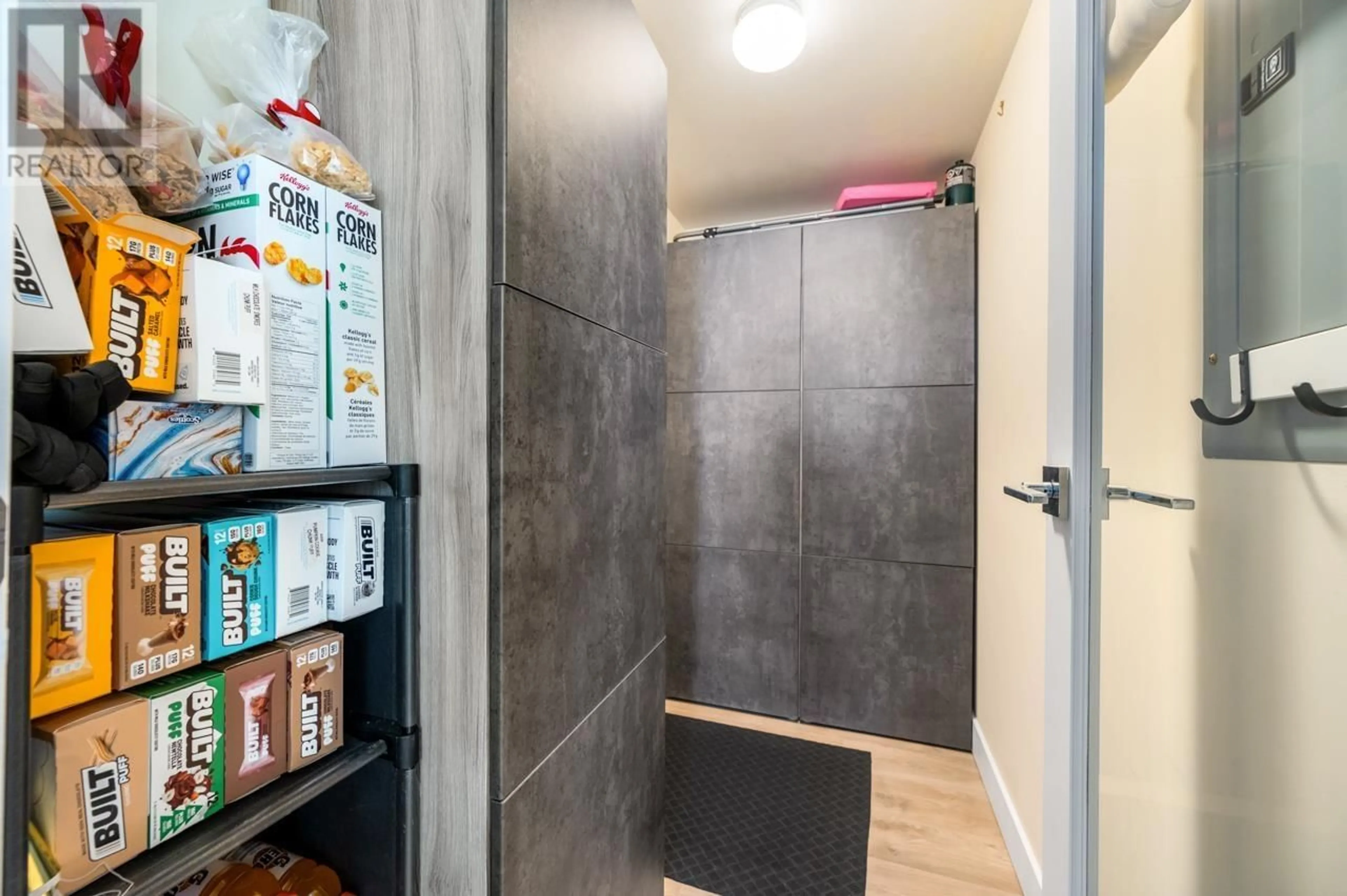 Indoor entryway for 2608 - 198 AQUARIUS MEWS, Vancouver British Columbia V6Z2Y4