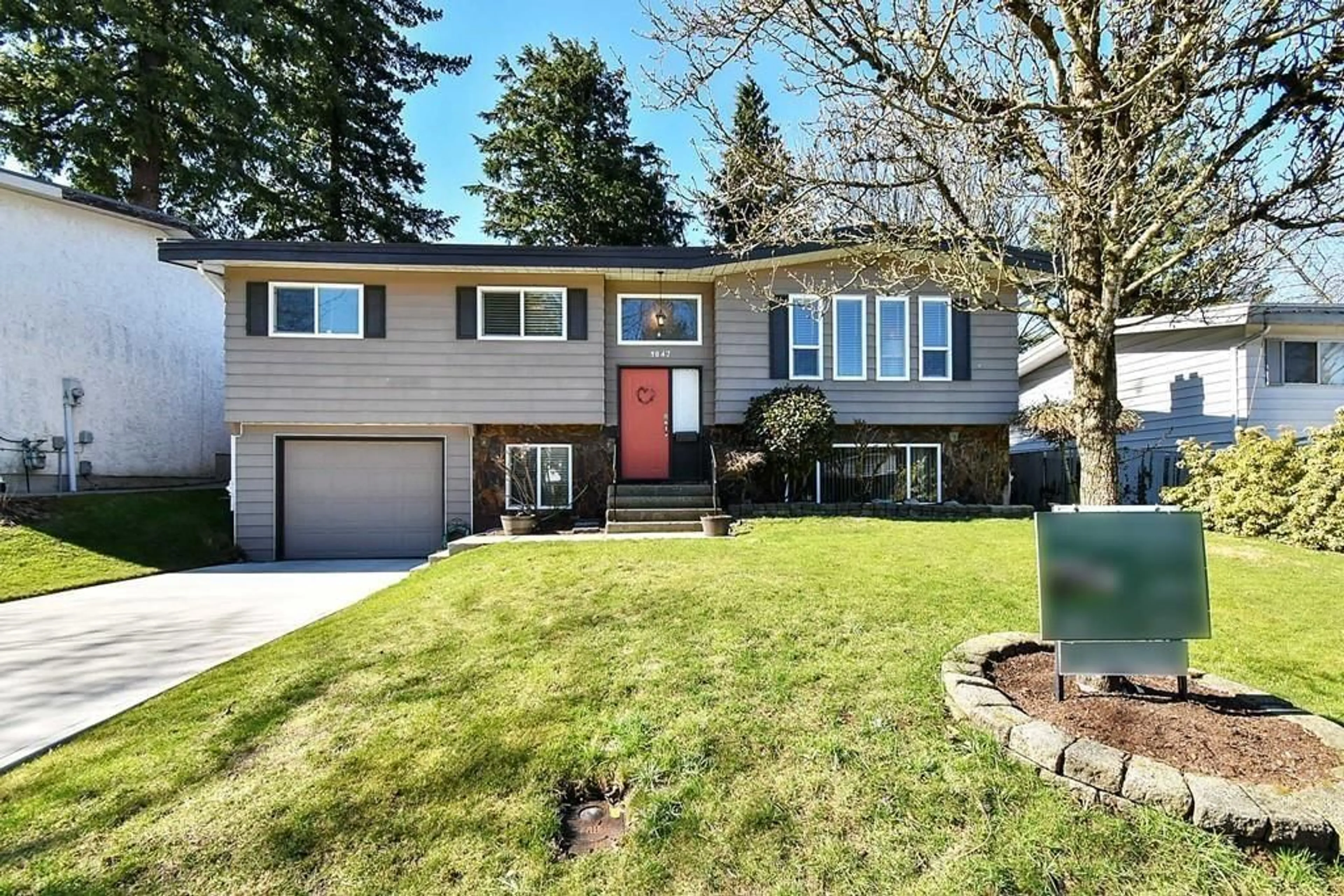 Home with vinyl exterior material, street for 3847 LINDSAY, Abbotsford British Columbia V2S7A2