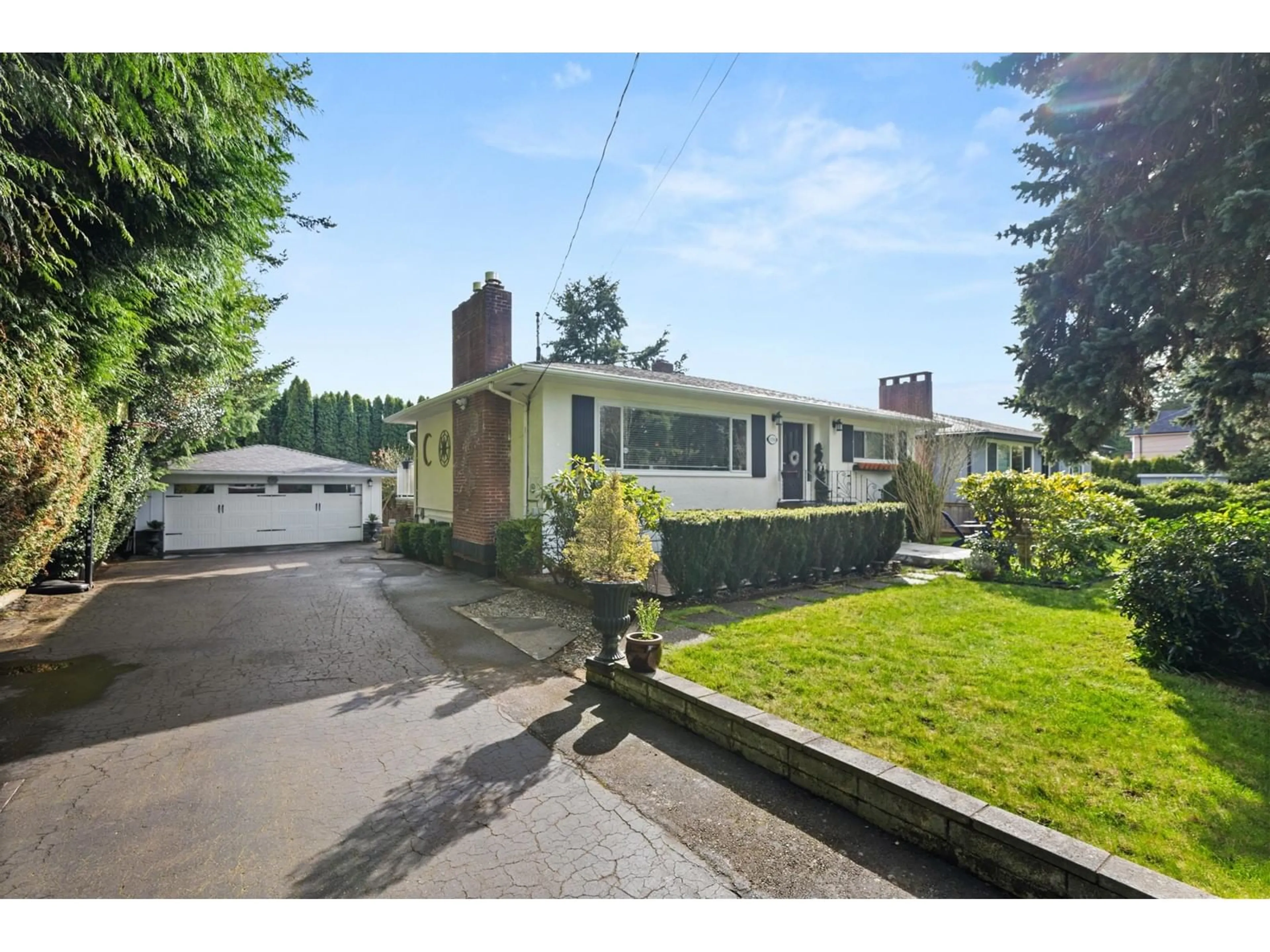 A pic from outside/outdoor area/front of a property/back of a property/a pic from drone, street for 13558 15, Surrey British Columbia V4A1L2