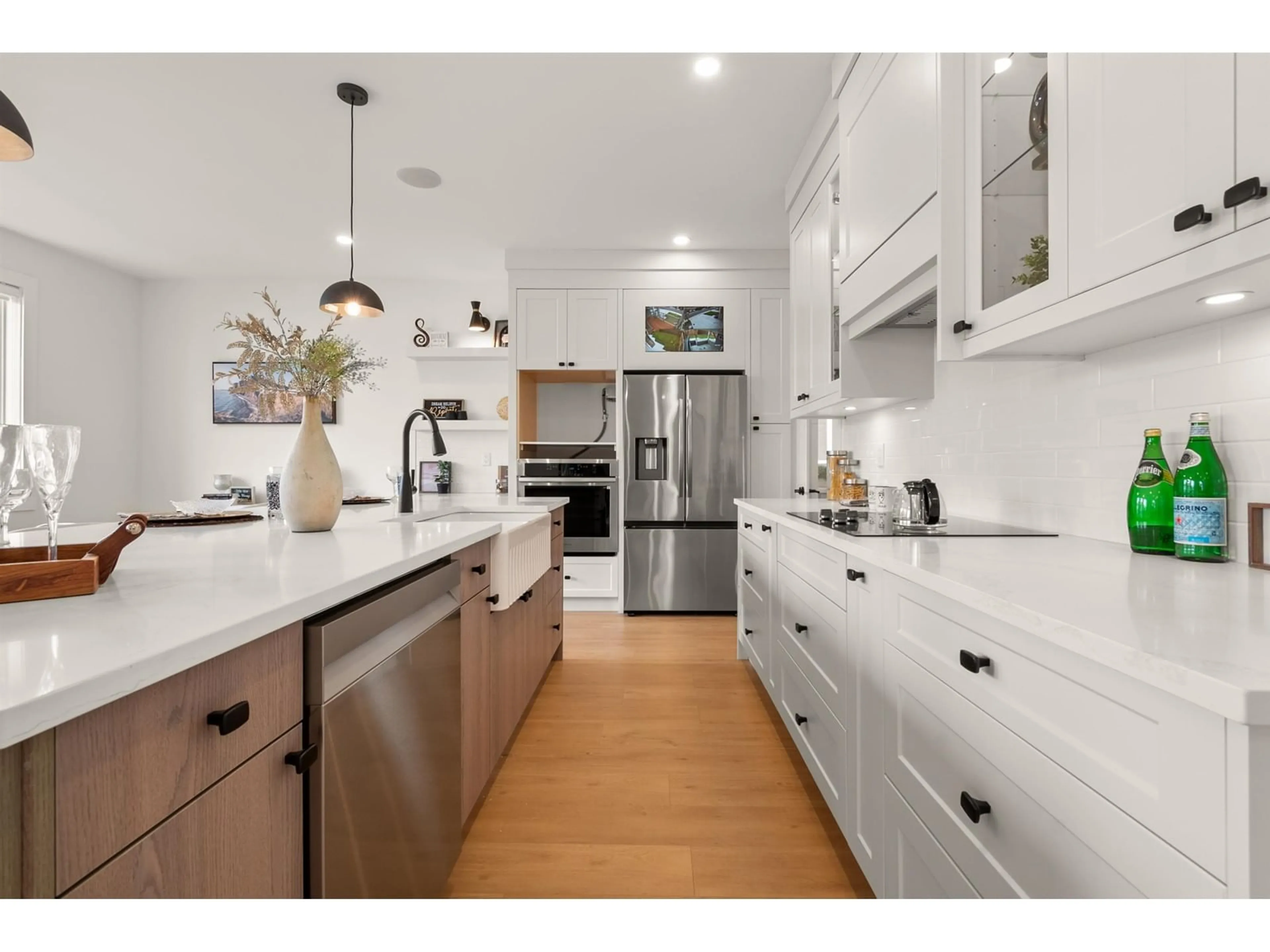 Contemporary kitchen, ceramic/tile floor for 7143 ELWOOD DRIVE, Chilliwack British Columbia V2R1G8