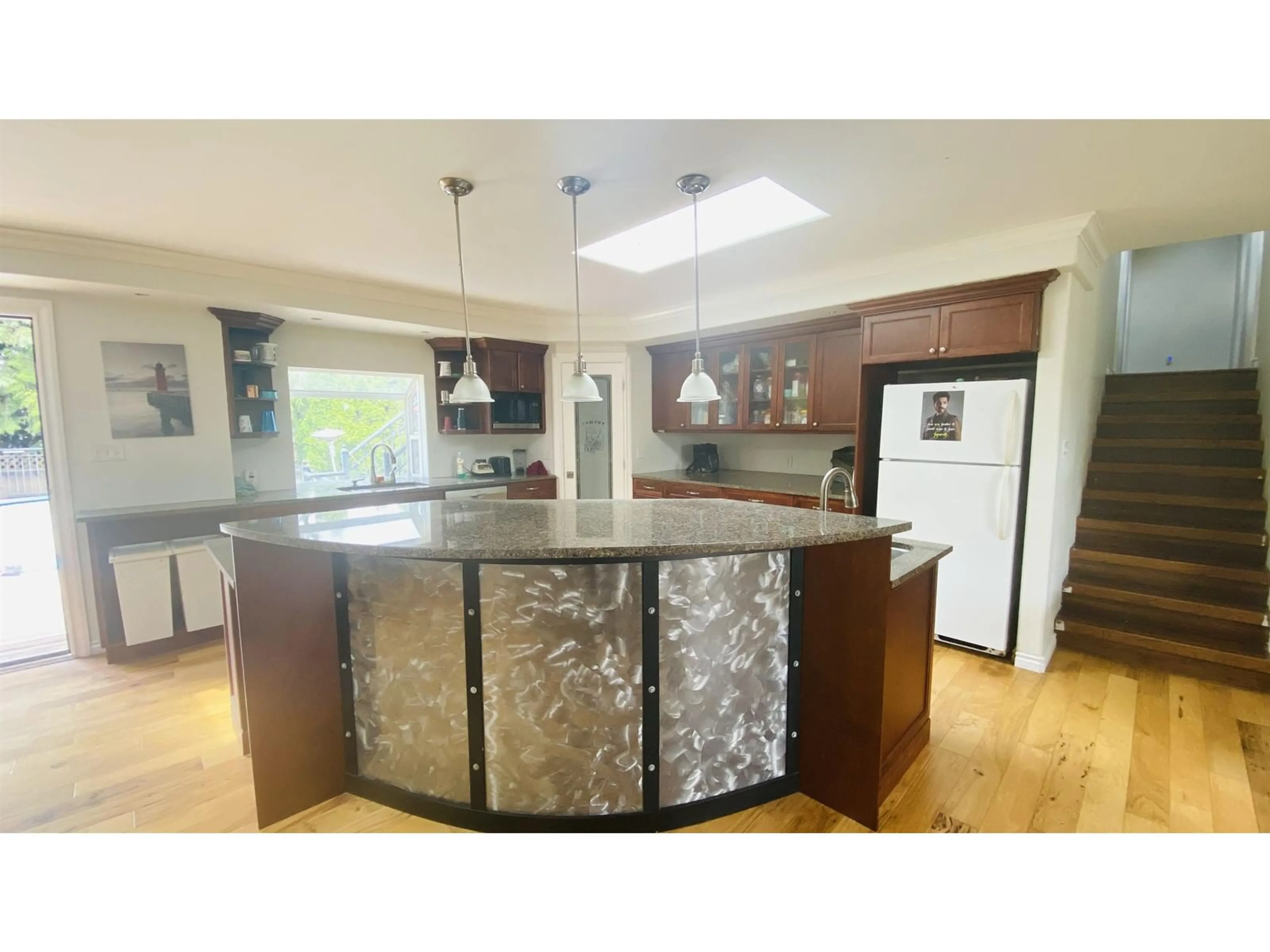 Open concept kitchen, unknown for 2577 SUNNYSIDE, Abbotsford British Columbia V2T1Y1