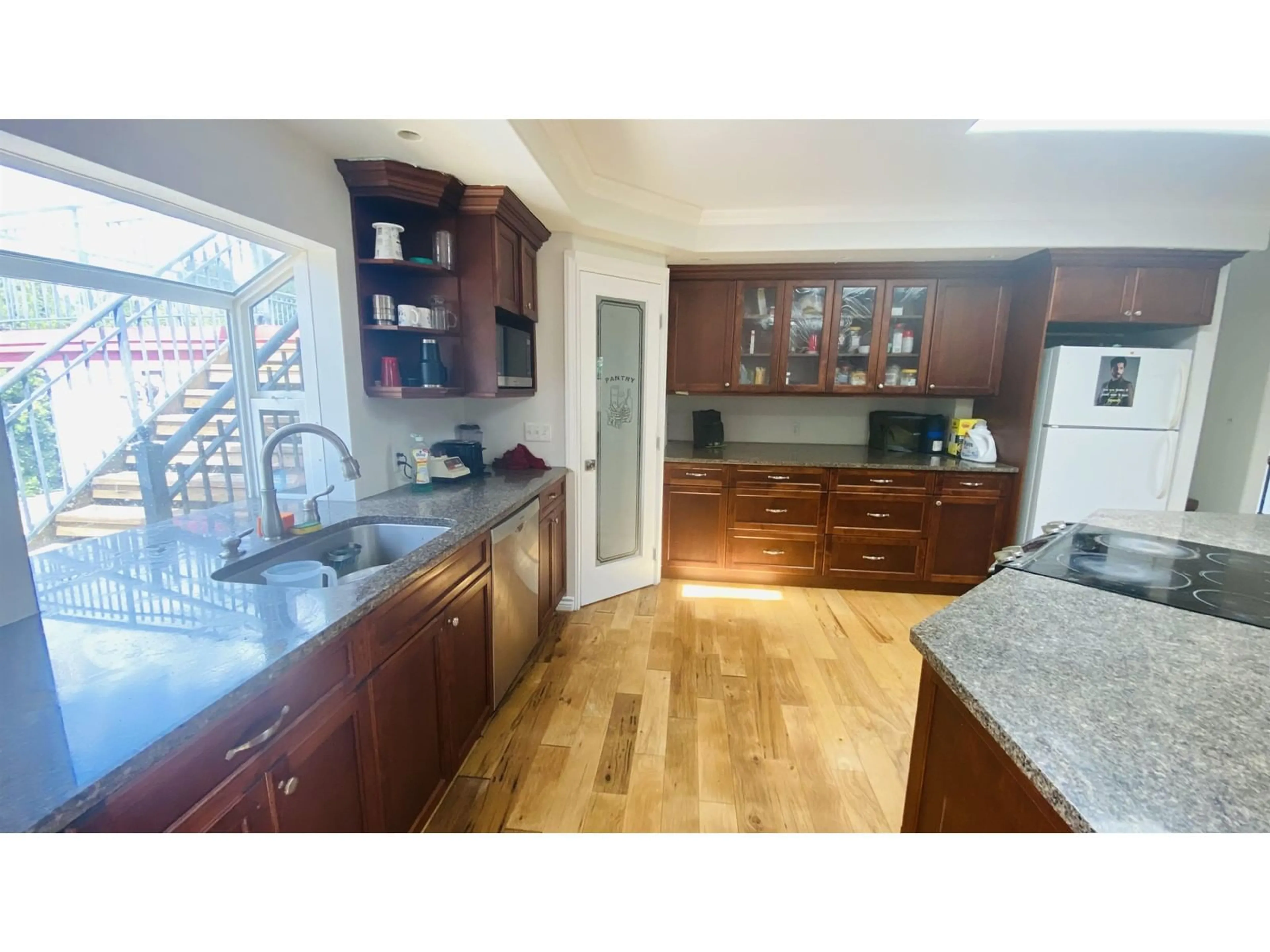 Open concept kitchen, unknown for 2577 SUNNYSIDE, Abbotsford British Columbia V2T1Y1