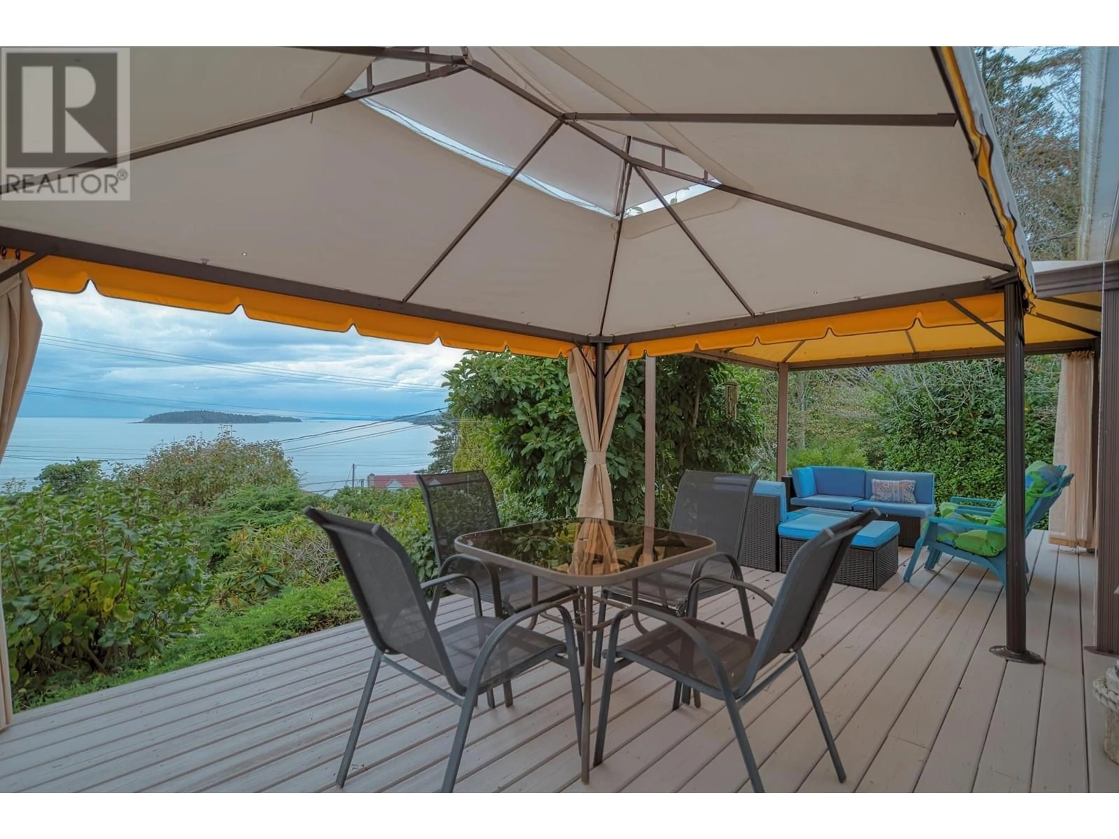 Patio, water/lake/river/ocean view for 5218 SUNSHINE COAST HIGHWAY, Sechelt British Columbia V7Z0C1